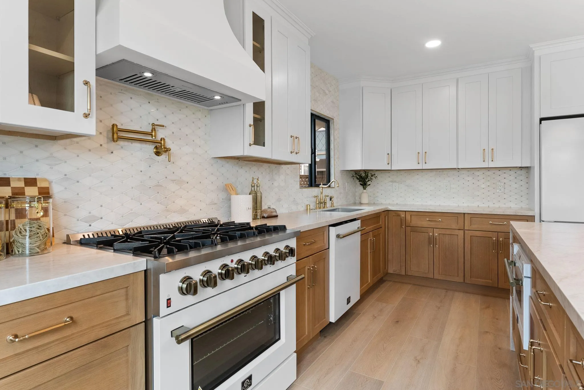 https://cdn.realtyfeed.com/cdn/127/260011568/7c80973bd550200e639efefd043c7228.webp