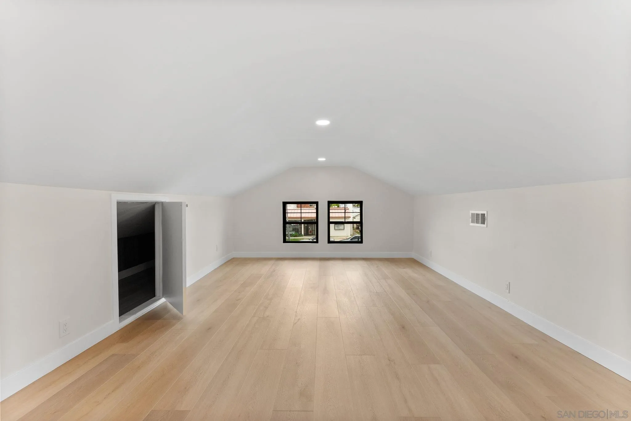 https://cdn.realtyfeed.com/cdn/127/260011568/b7d153e67d96f1f13cdaa8d725b61e79.webp