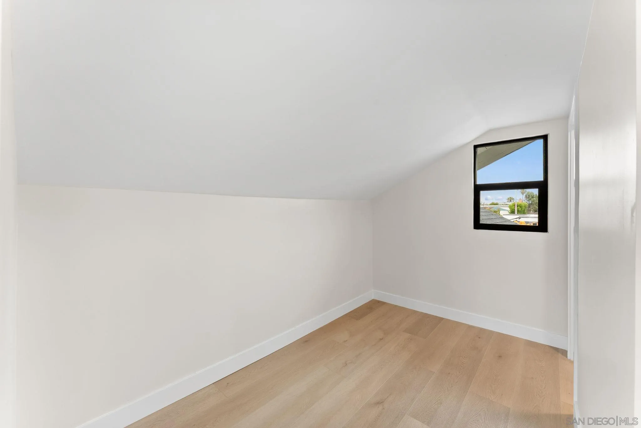 https://cdn.realtyfeed.com/cdn/127/260011568/dc9b61e4404f804a0ee47b1435ca067b.webp