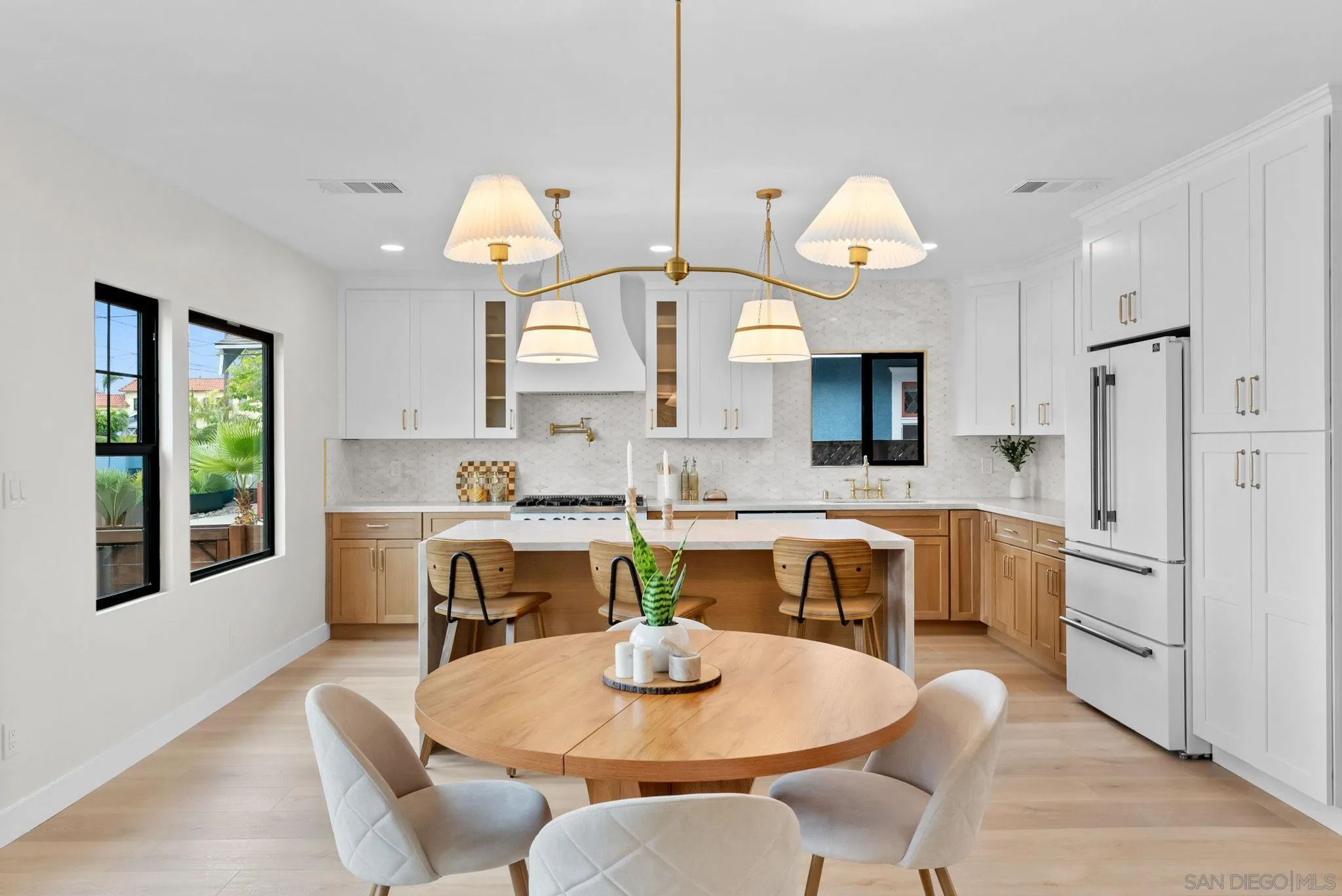 https://cdn.realtyfeed.com/cdn/127/260011568/ee0a7309c57c6a906e9f5c5a70732295.webp