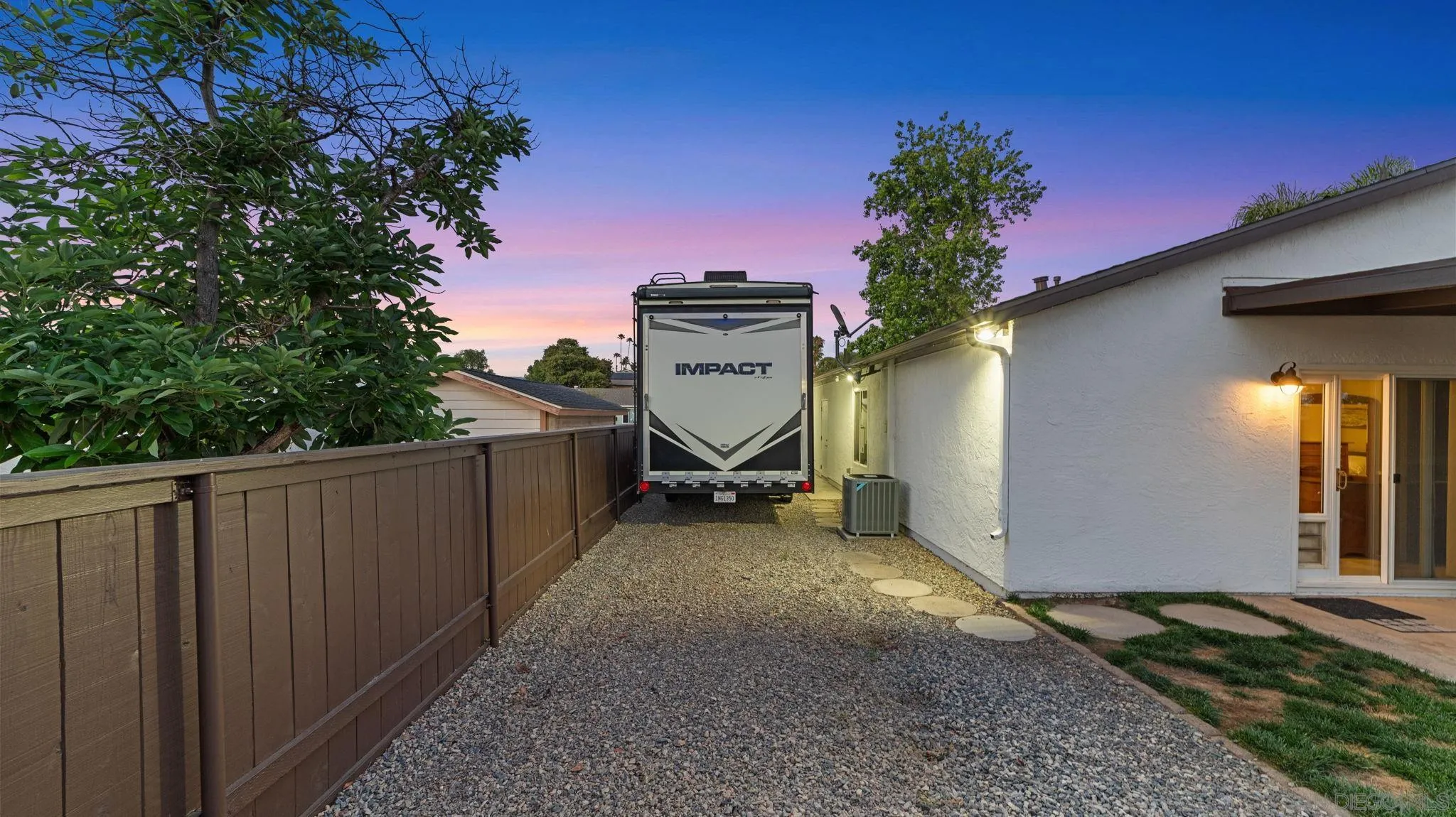 https://cdn.realtyfeed.com/cdn/127/260011572/3c2a4d6968215d7fc4391e9ec9ff6d01.webp