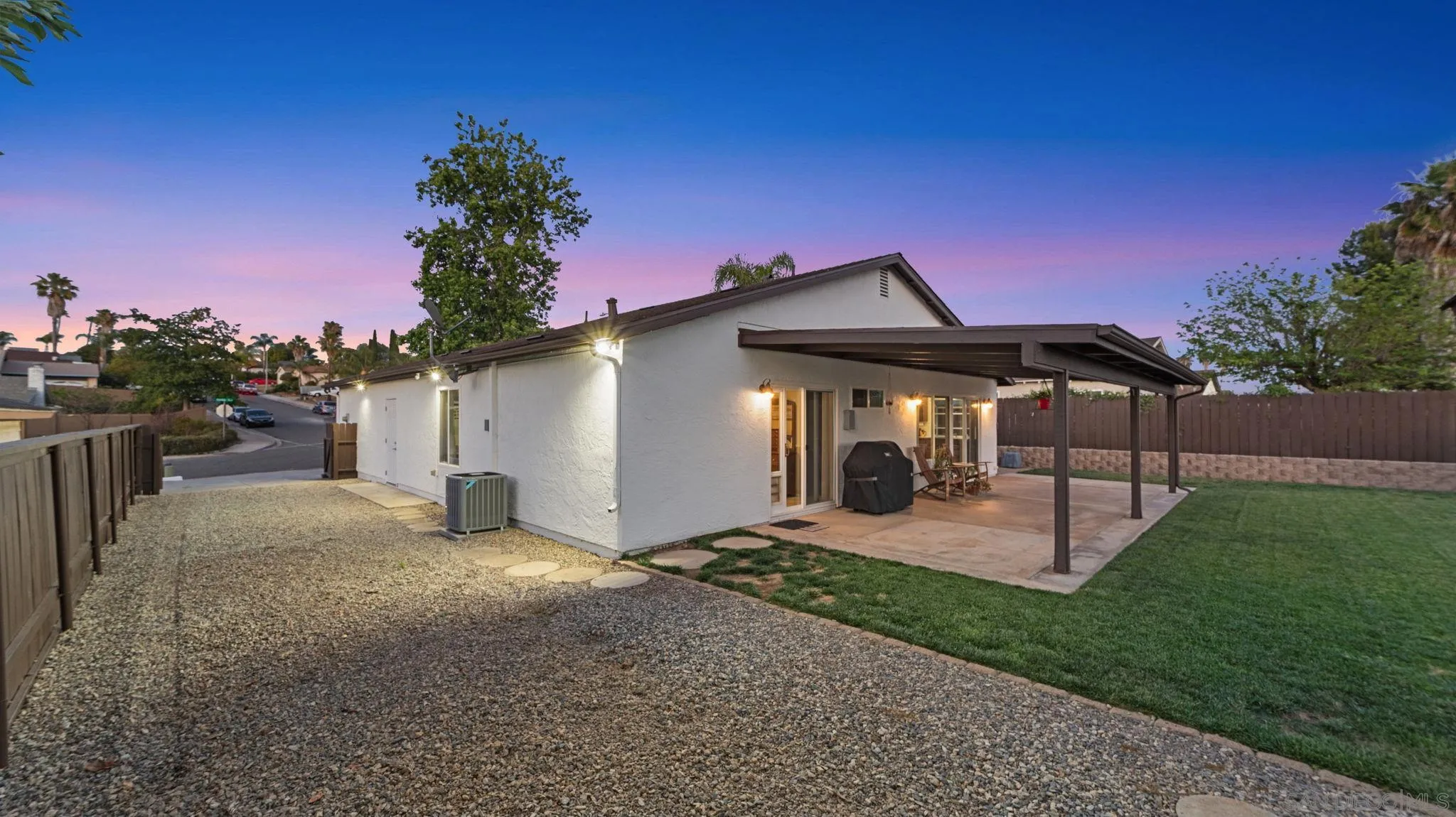 https://cdn.realtyfeed.com/cdn/127/260011572/67dc8e1bc60eb7855ac0419cf76b135c.webp