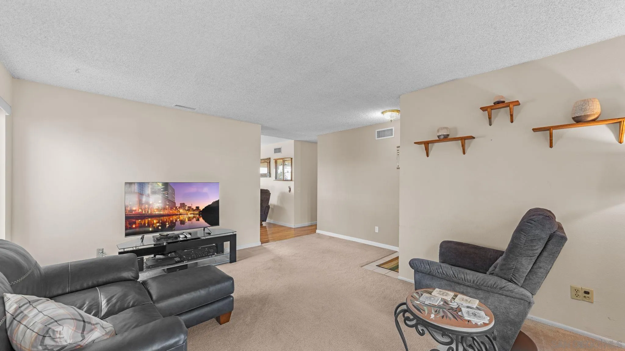 https://cdn.realtyfeed.com/cdn/127/260011572/acc47b5d77279f070f89d3e564939b94.webp