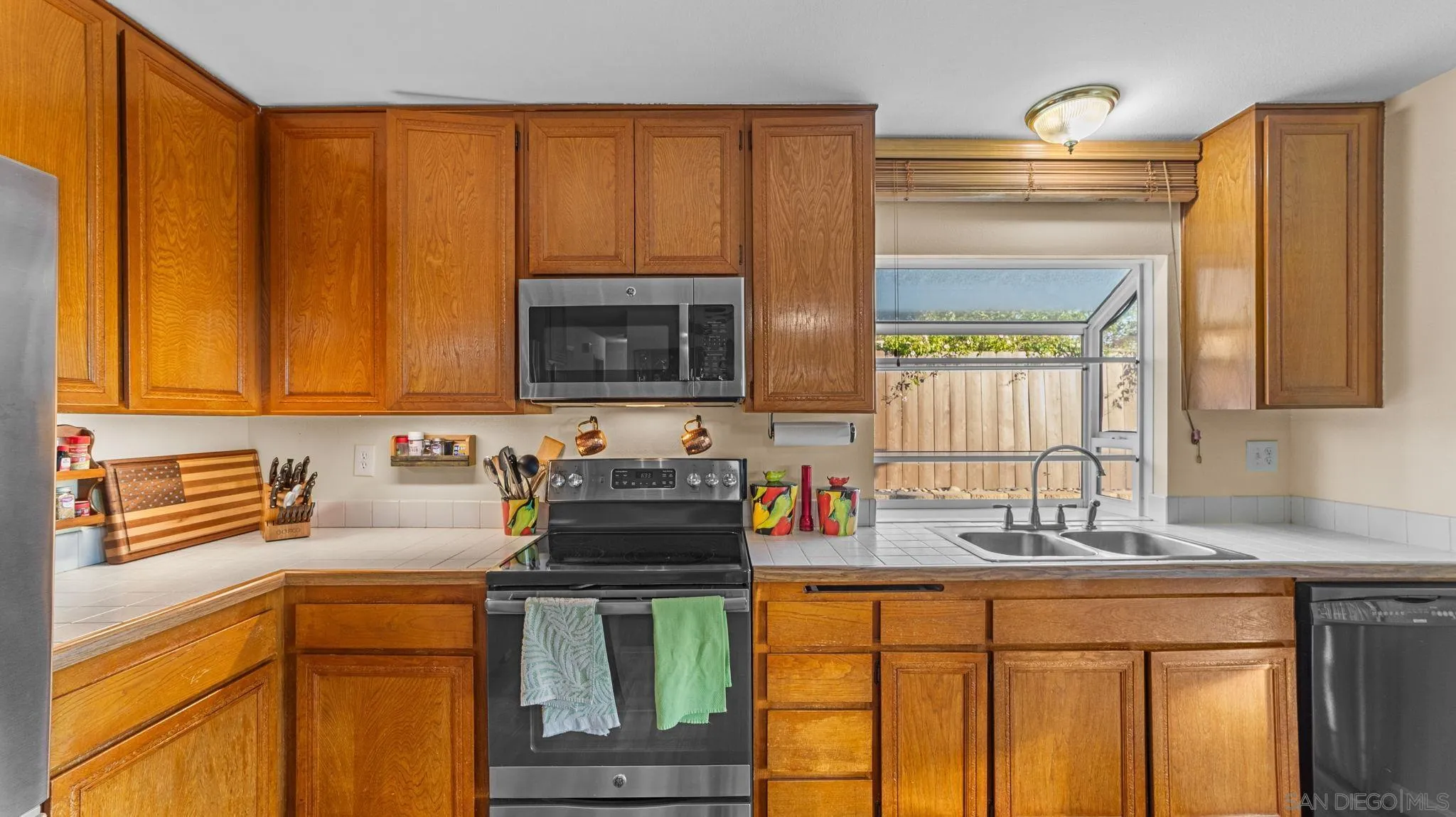 https://cdn.realtyfeed.com/cdn/127/260011572/bd64fe803115e916be34a6659e156440.webp