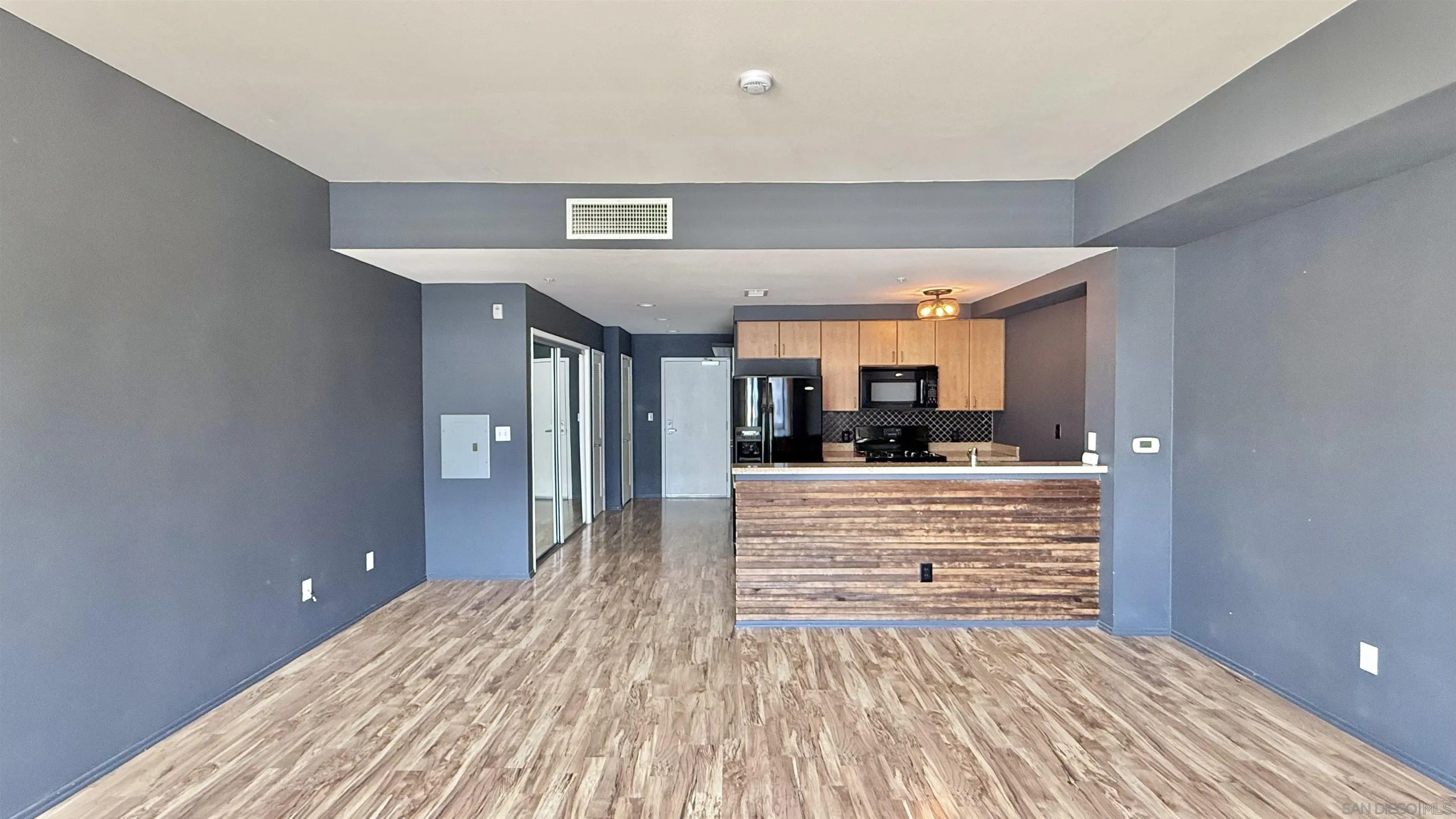 Photo #4: 260011575 Listing: Photo #4