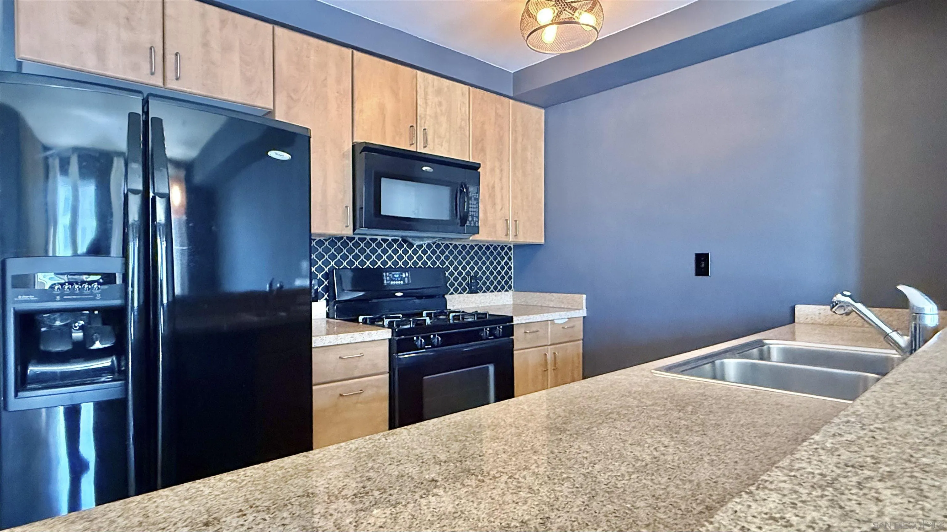 Photo #8: 260011575 Listing: Photo #8