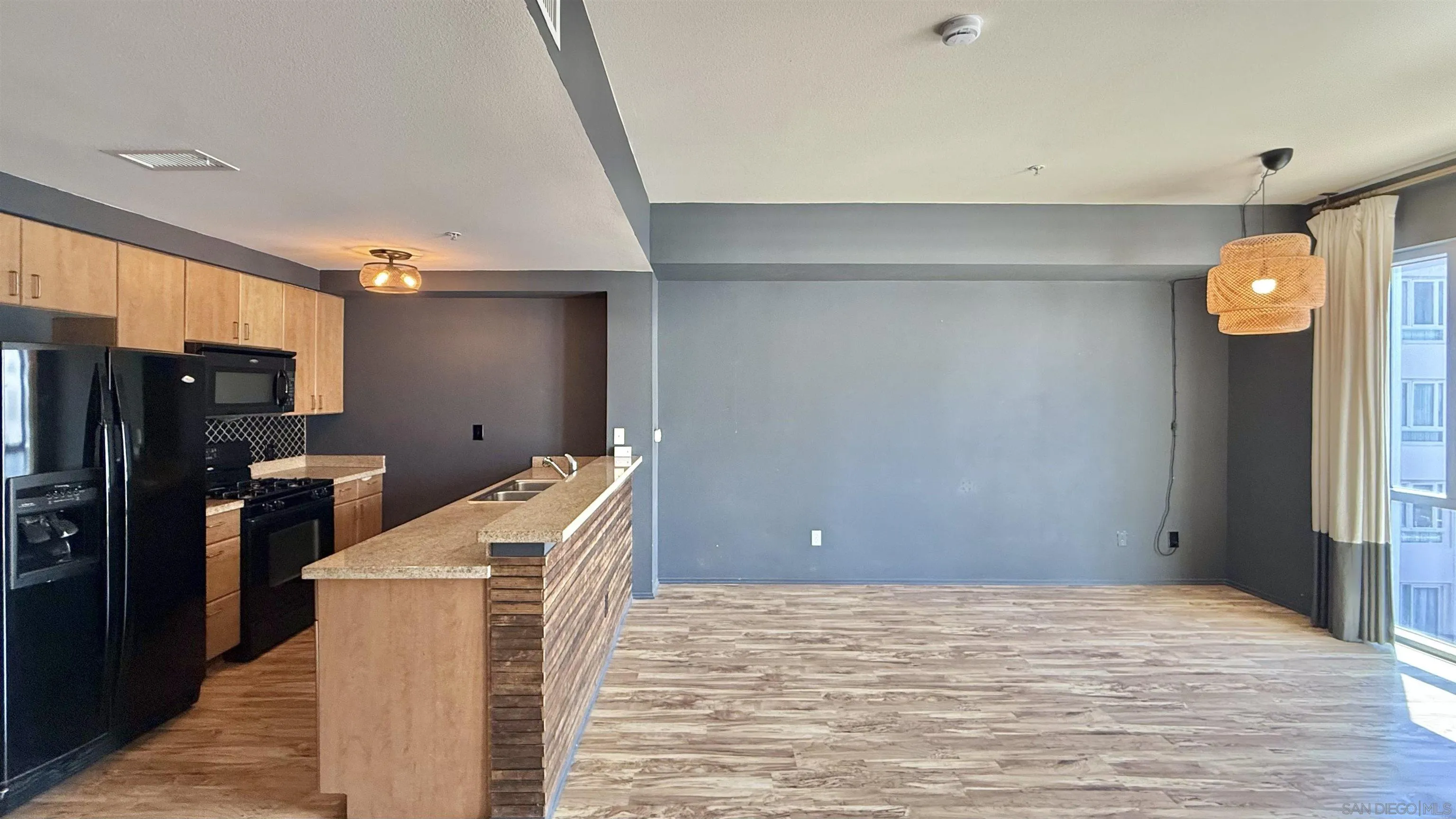 Photo #2: 260011575 Listing: Photo #2