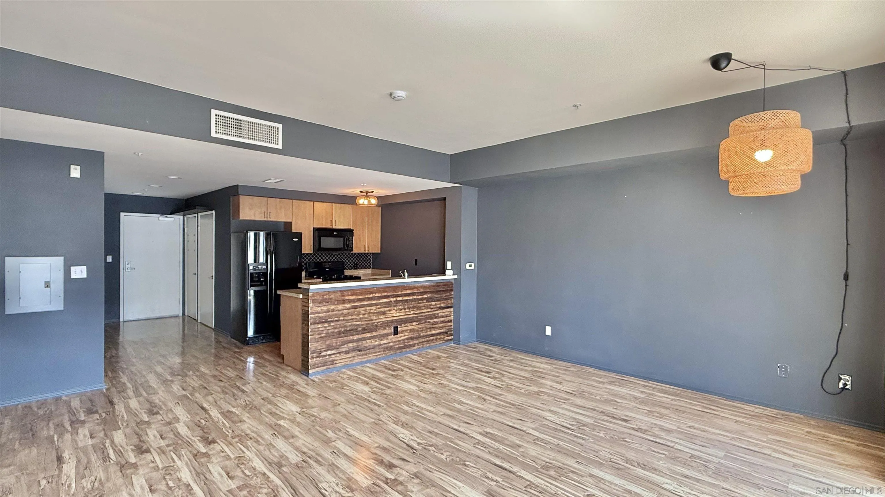 Photo #3: 260011575 Listing: Photo #3
