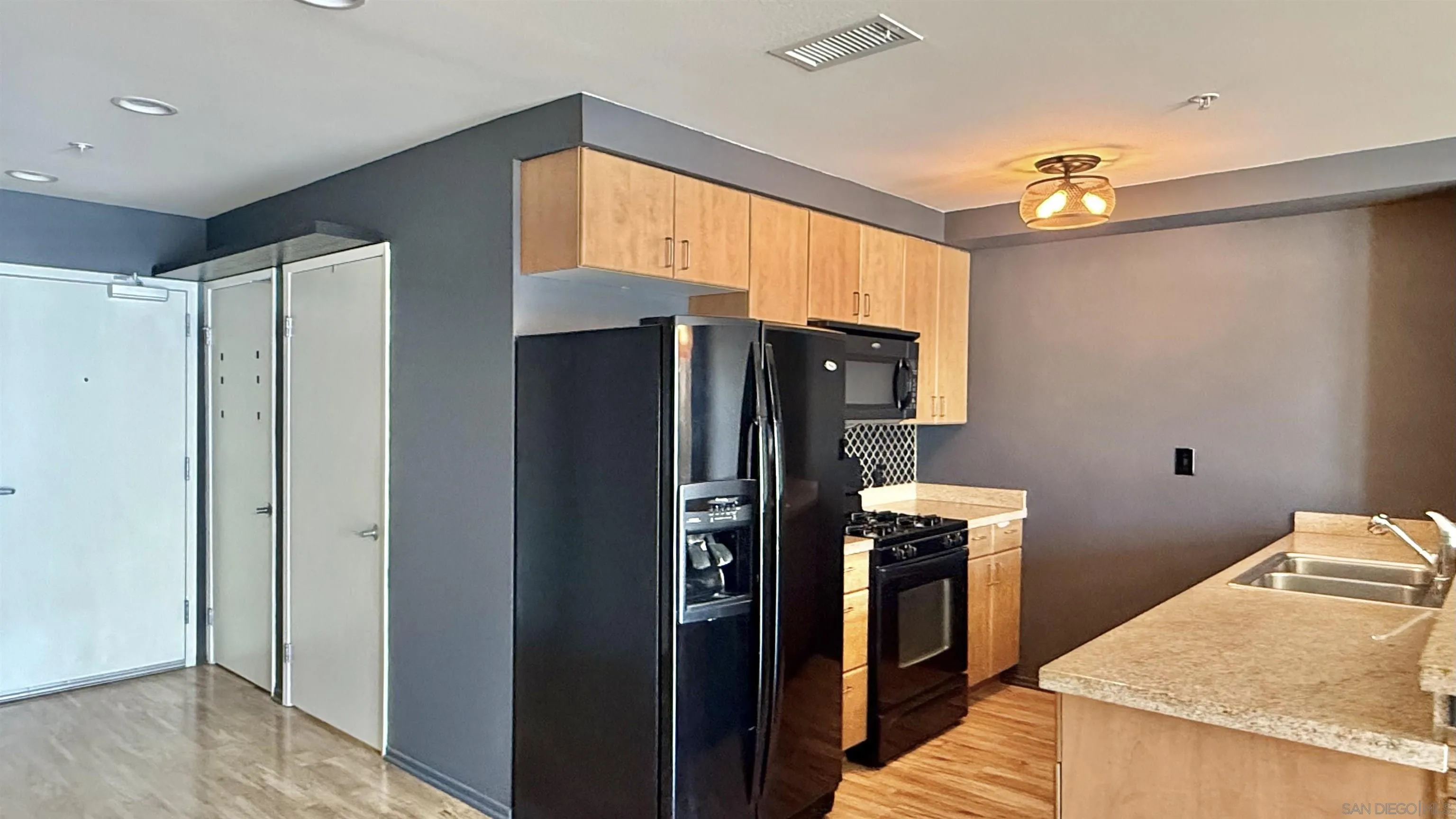 Photo #12: 260011575 Listing: Photo #12