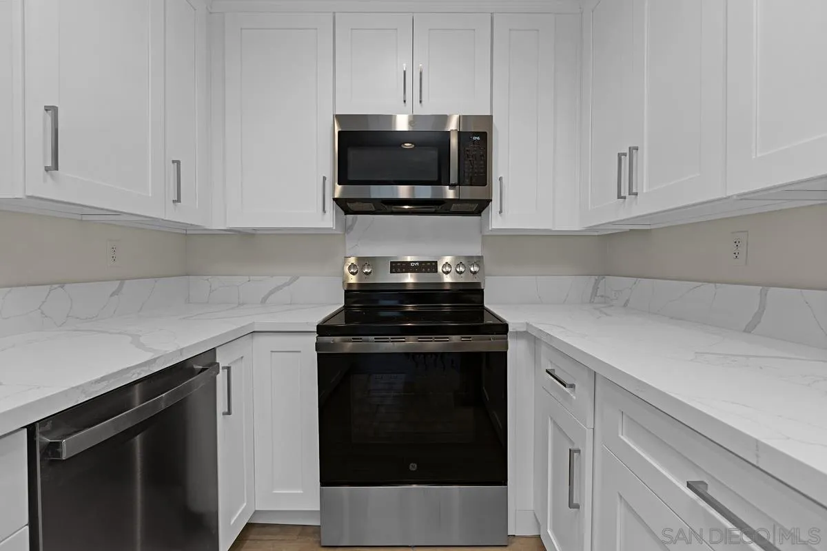 Photo #14: 260011576 Listing: Photo #14