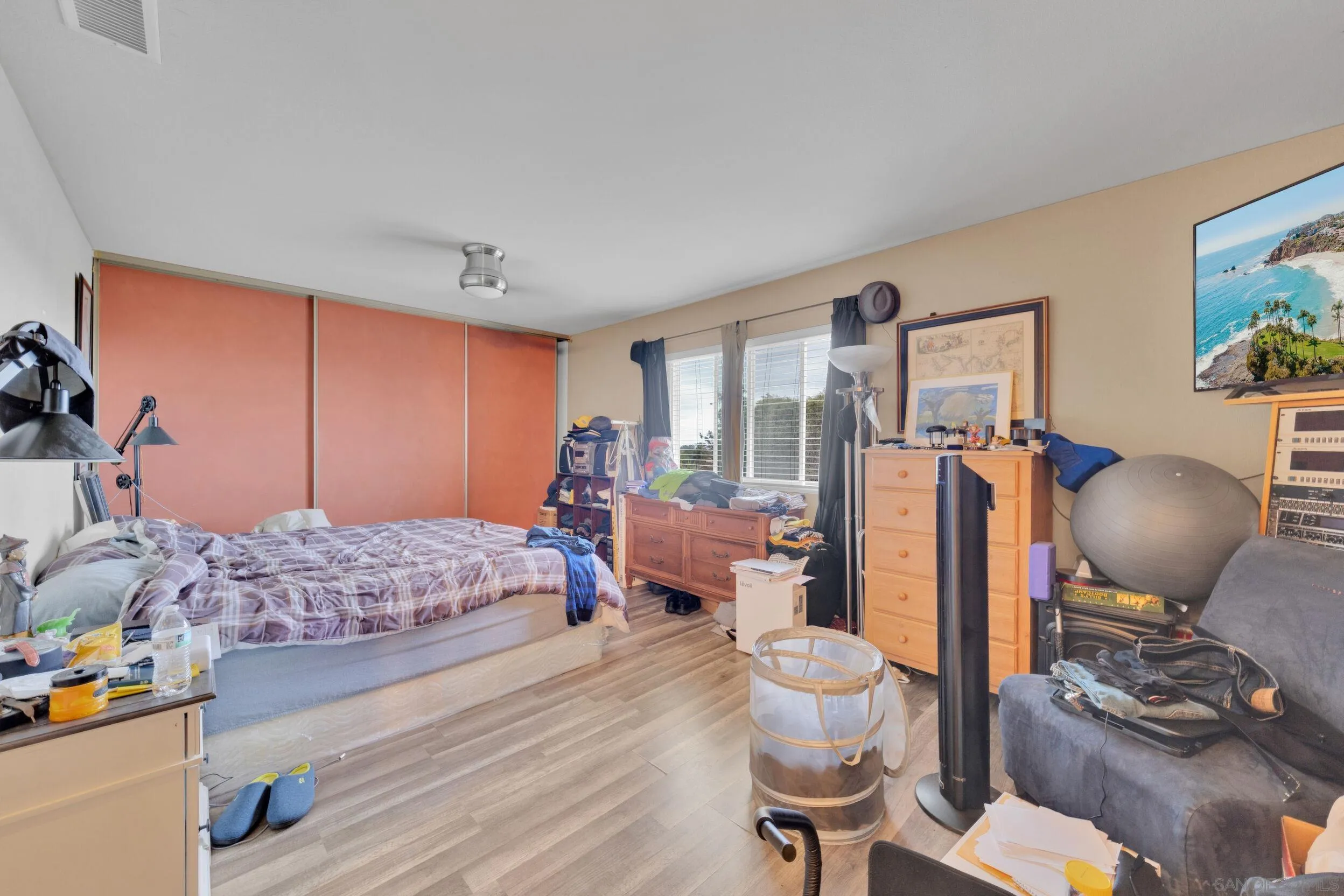 https://cdn.realtyfeed.com/cdn/127/260011585/25e04689e0147b2409272d3347c68bea.webp