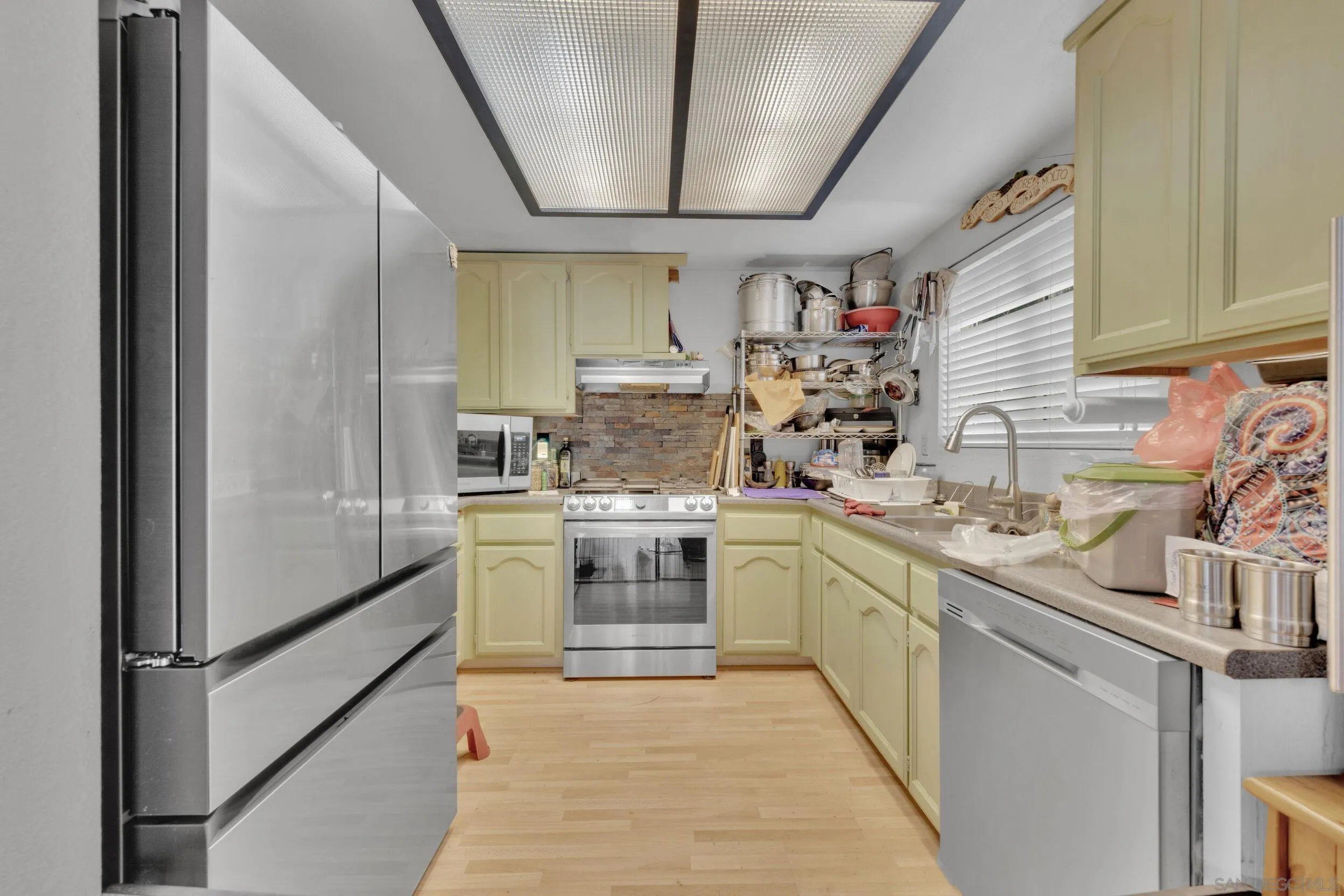 https://cdn.realtyfeed.com/cdn/127/260011585/e19cd2fbe284ca0d9f814f6f23fc0c99.webp