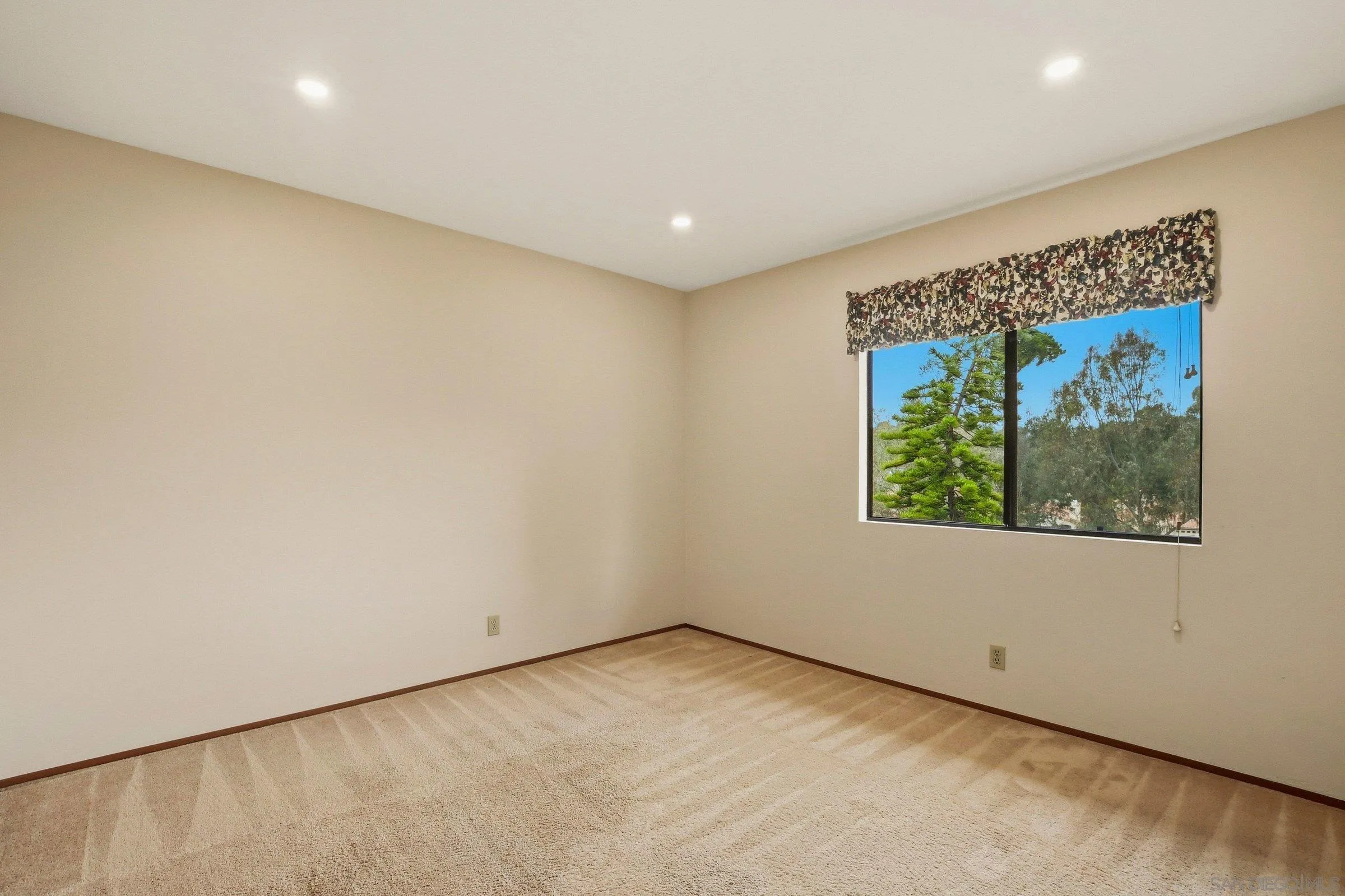 https://cdn.realtyfeed.com/cdn/127/260011587/01fb2dc4fe2af5f31d506a6816c4c964.webp