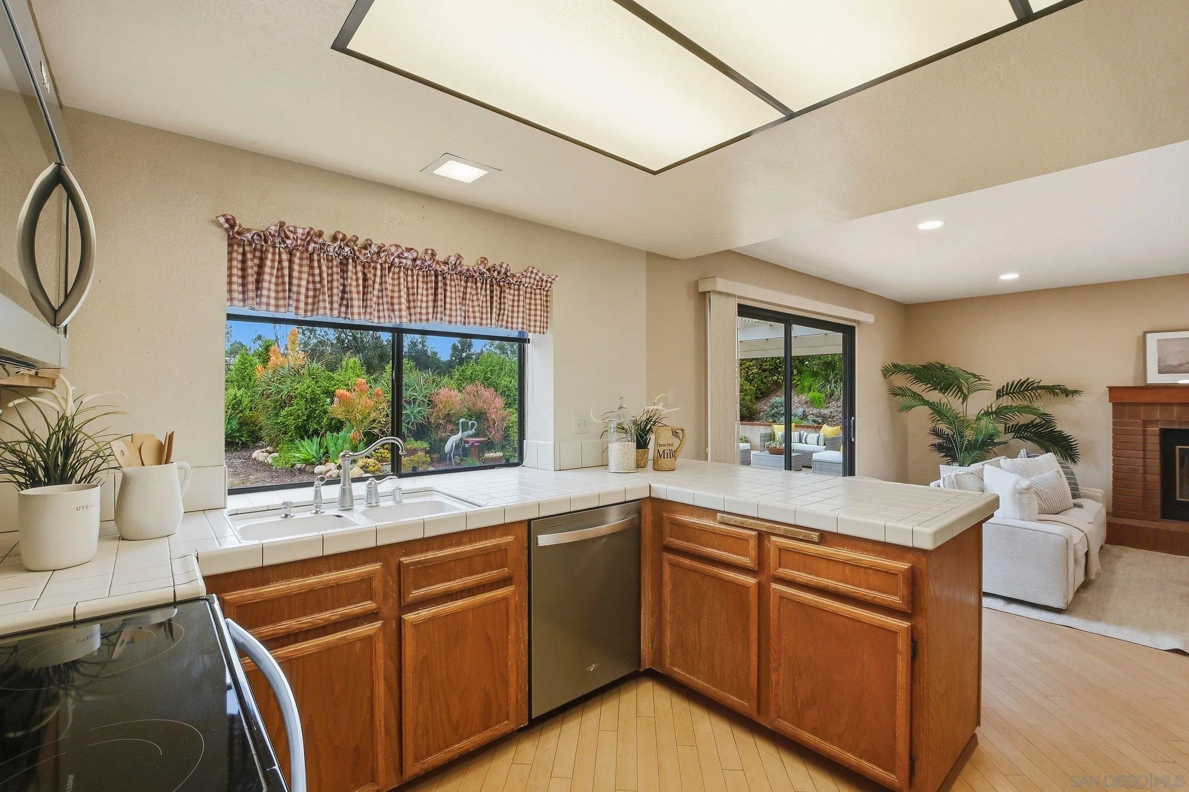 https://cdn.realtyfeed.com/cdn/127/260011587/5537a83dfdf6b50b7e24005b48f10d38.webp