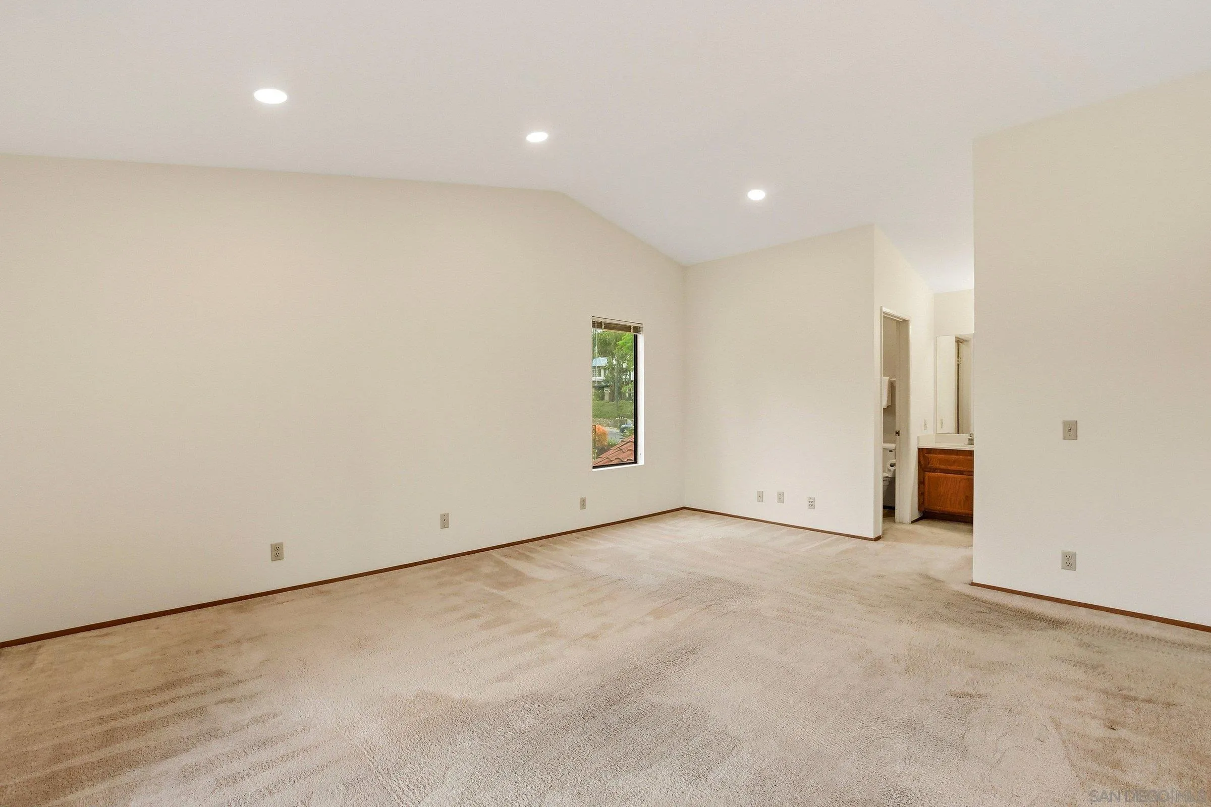 https://cdn.realtyfeed.com/cdn/127/260011587/7f11b135375397e29d7ce26e462c2ddc.webp