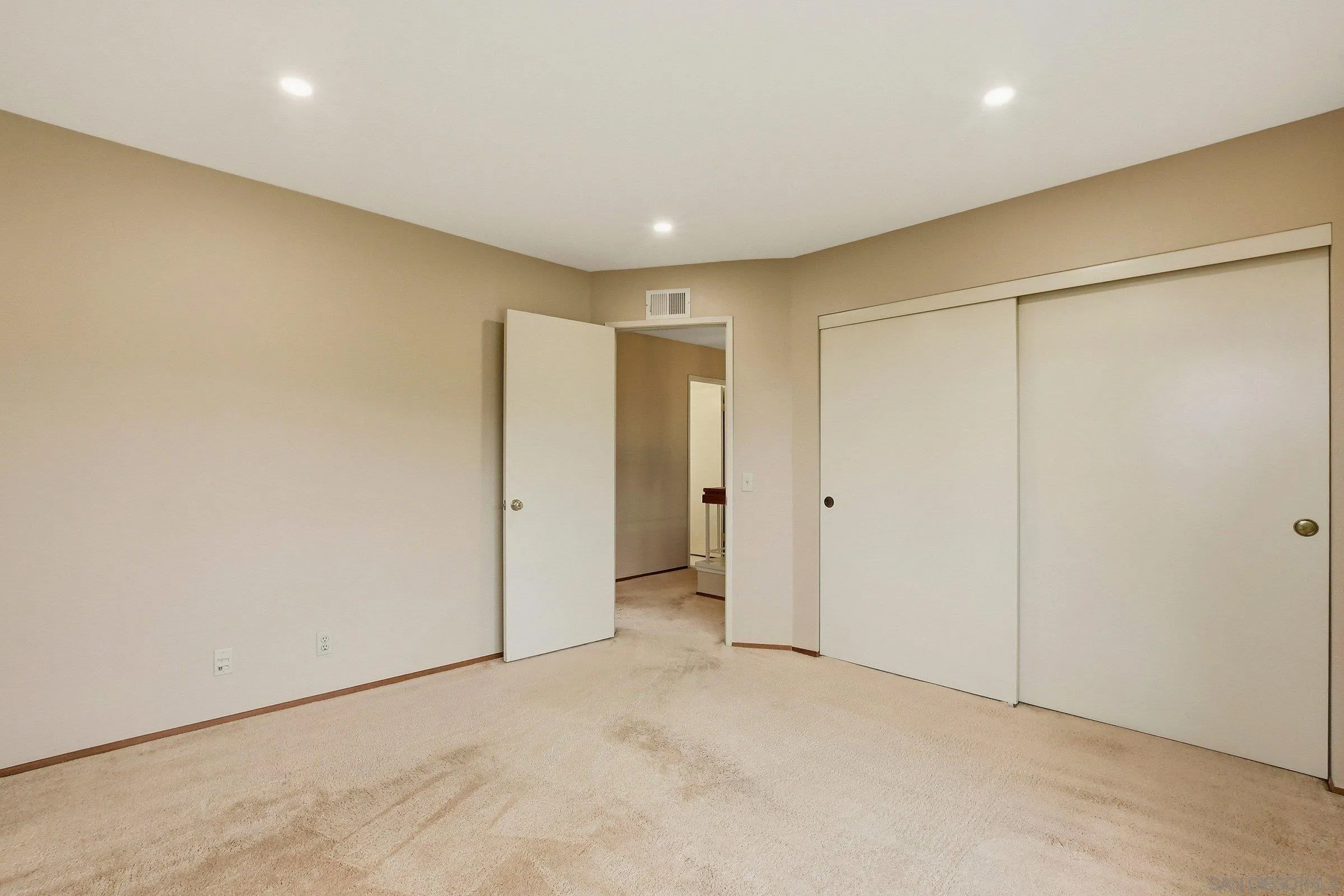 https://cdn.realtyfeed.com/cdn/127/260011587/acbf6da4d7da1da2f07ff7c502fb0055.webp