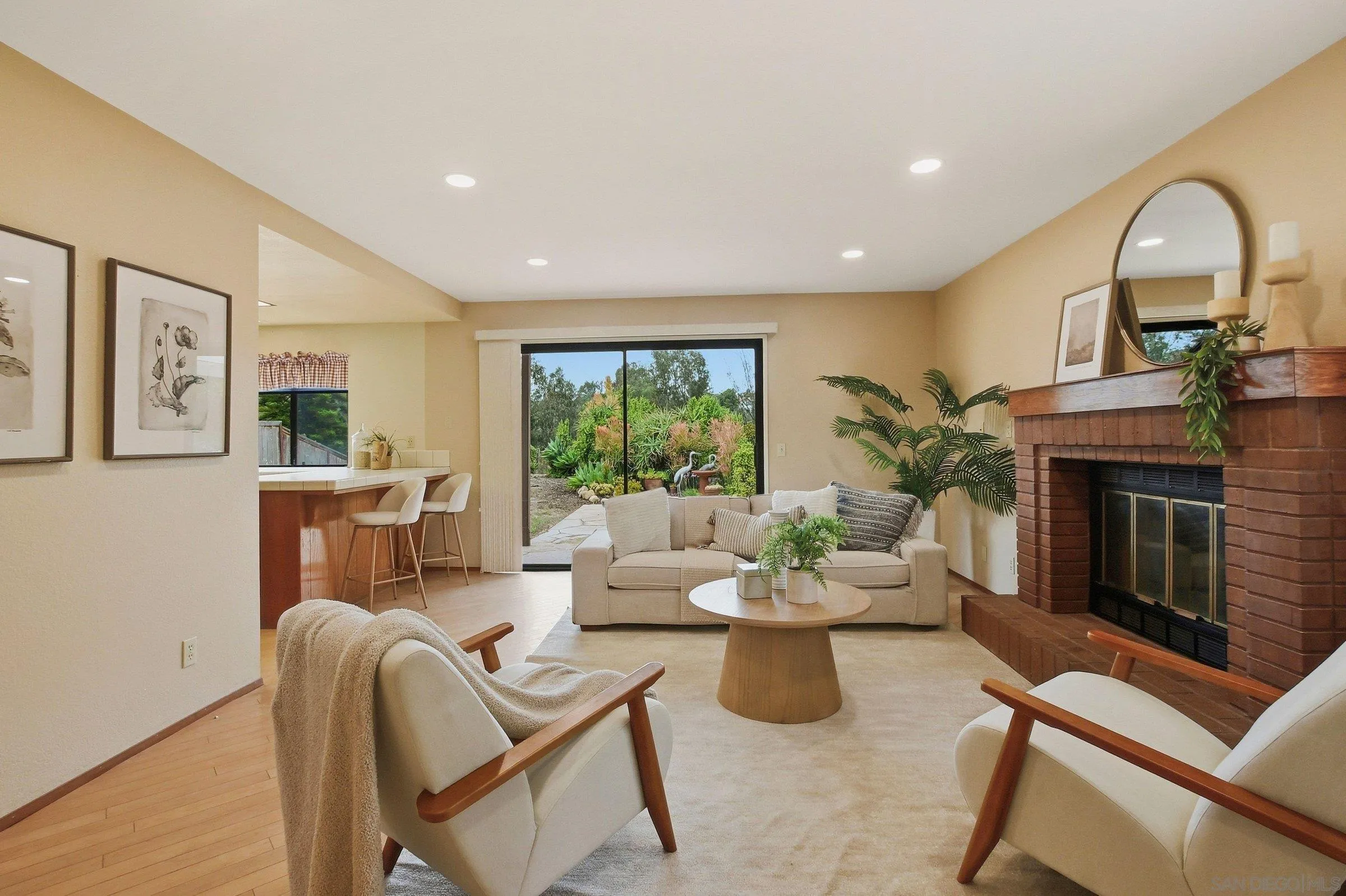 https://cdn.realtyfeed.com/cdn/127/260011587/b71d2727347fc96fe7040023d5ccf2c9.webp