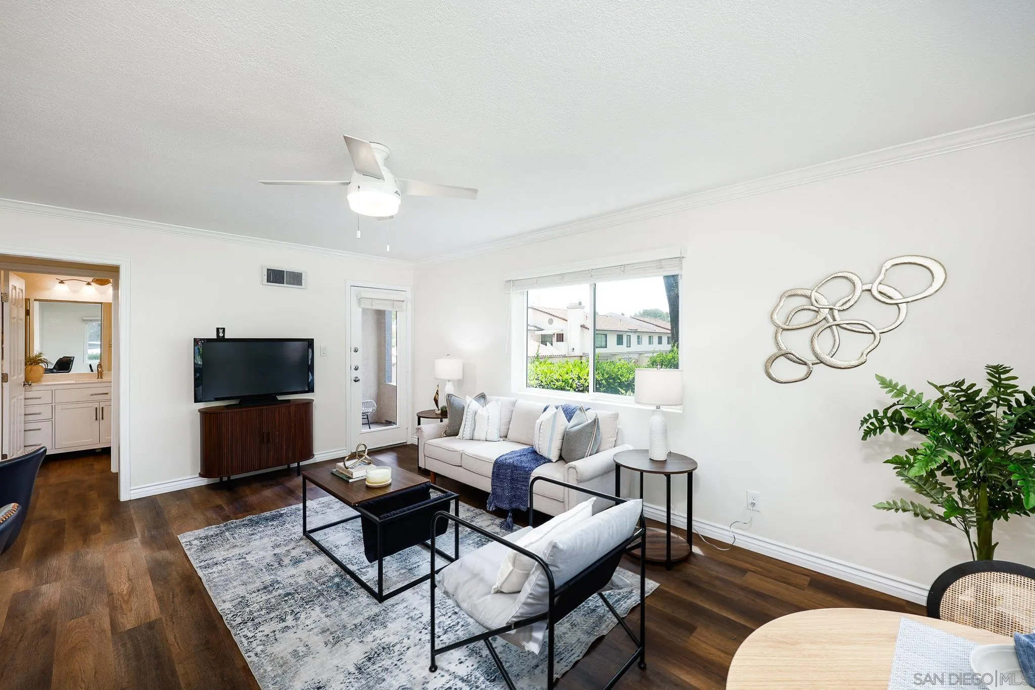 Photo #5: 260011589 Listing: Photo #5