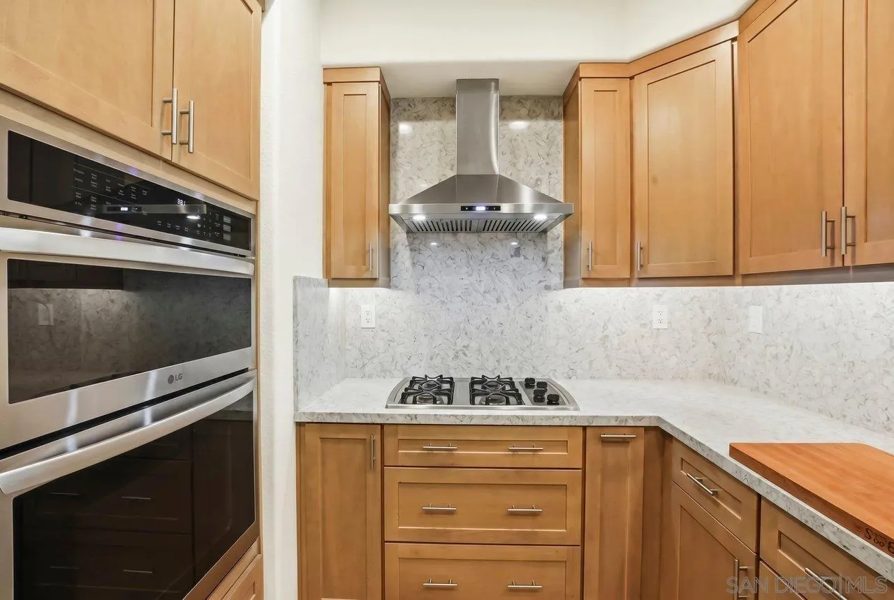 Photo #12: 260011591 Listing: Photo #12