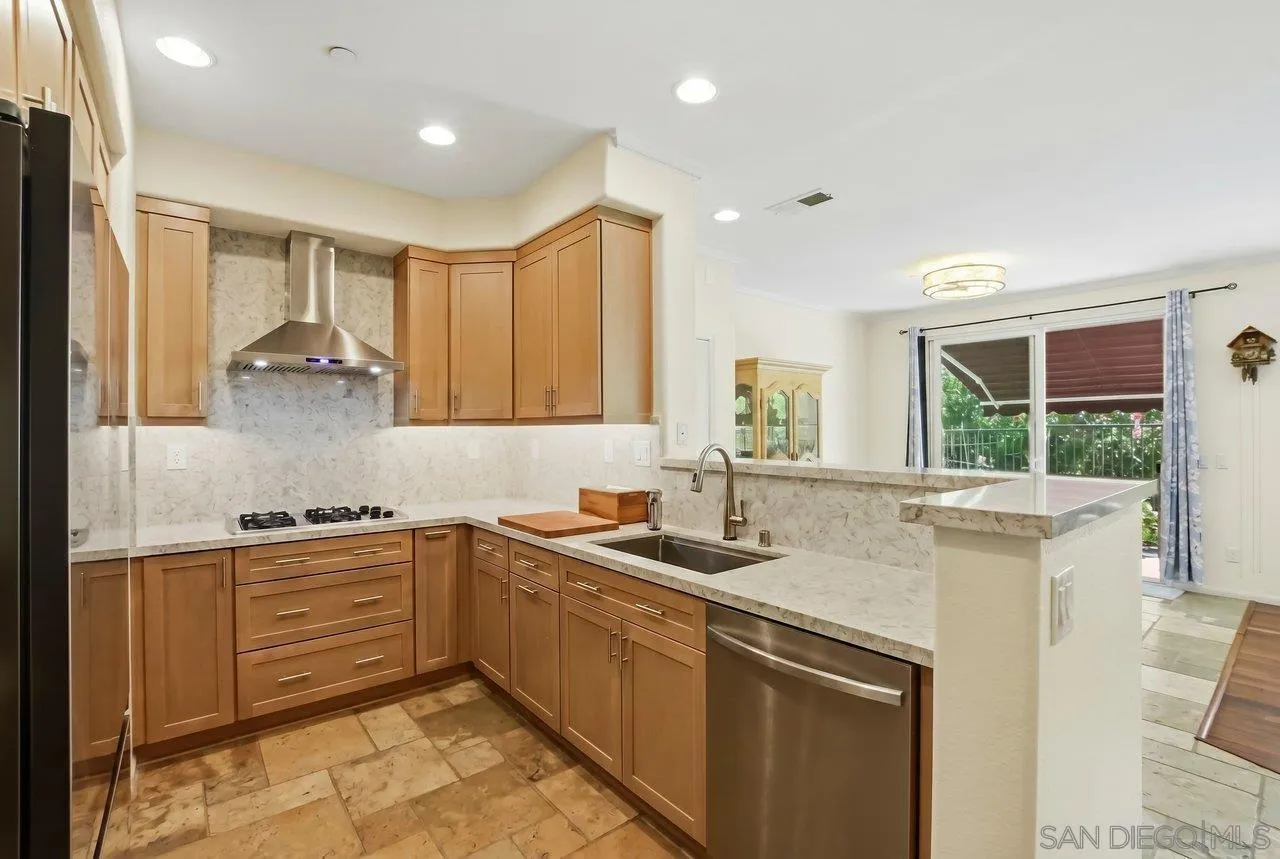 Photo #8: 260011591 Listing: Photo #8