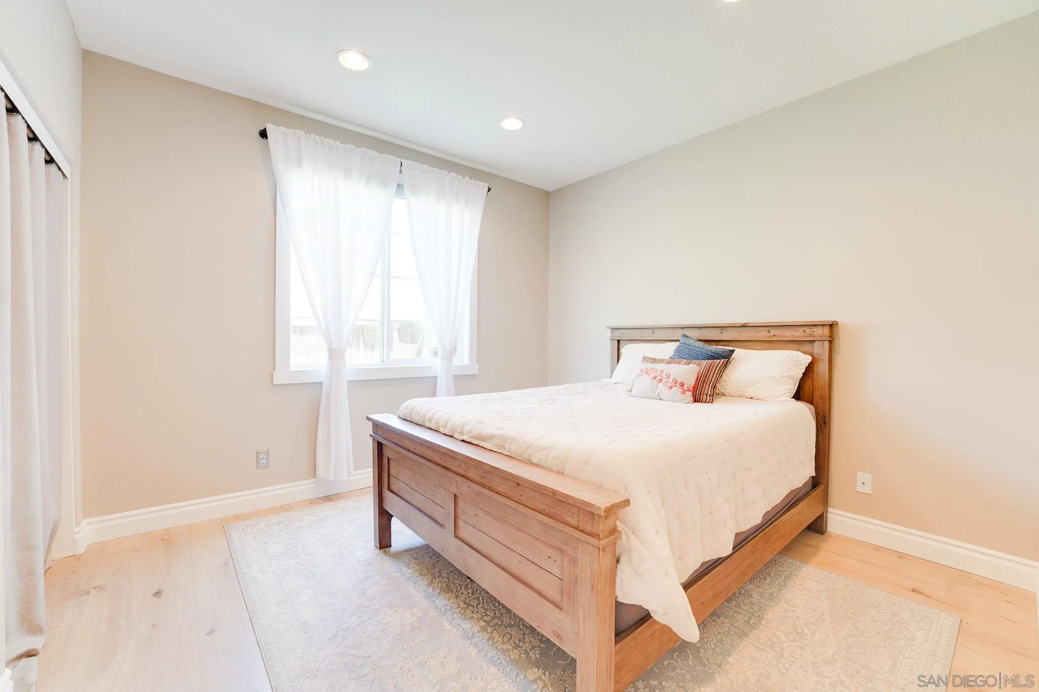 https://cdn.realtyfeed.com/cdn/127/260011592/0c6ceb76e44f360f935abebf7f5427a5.webp