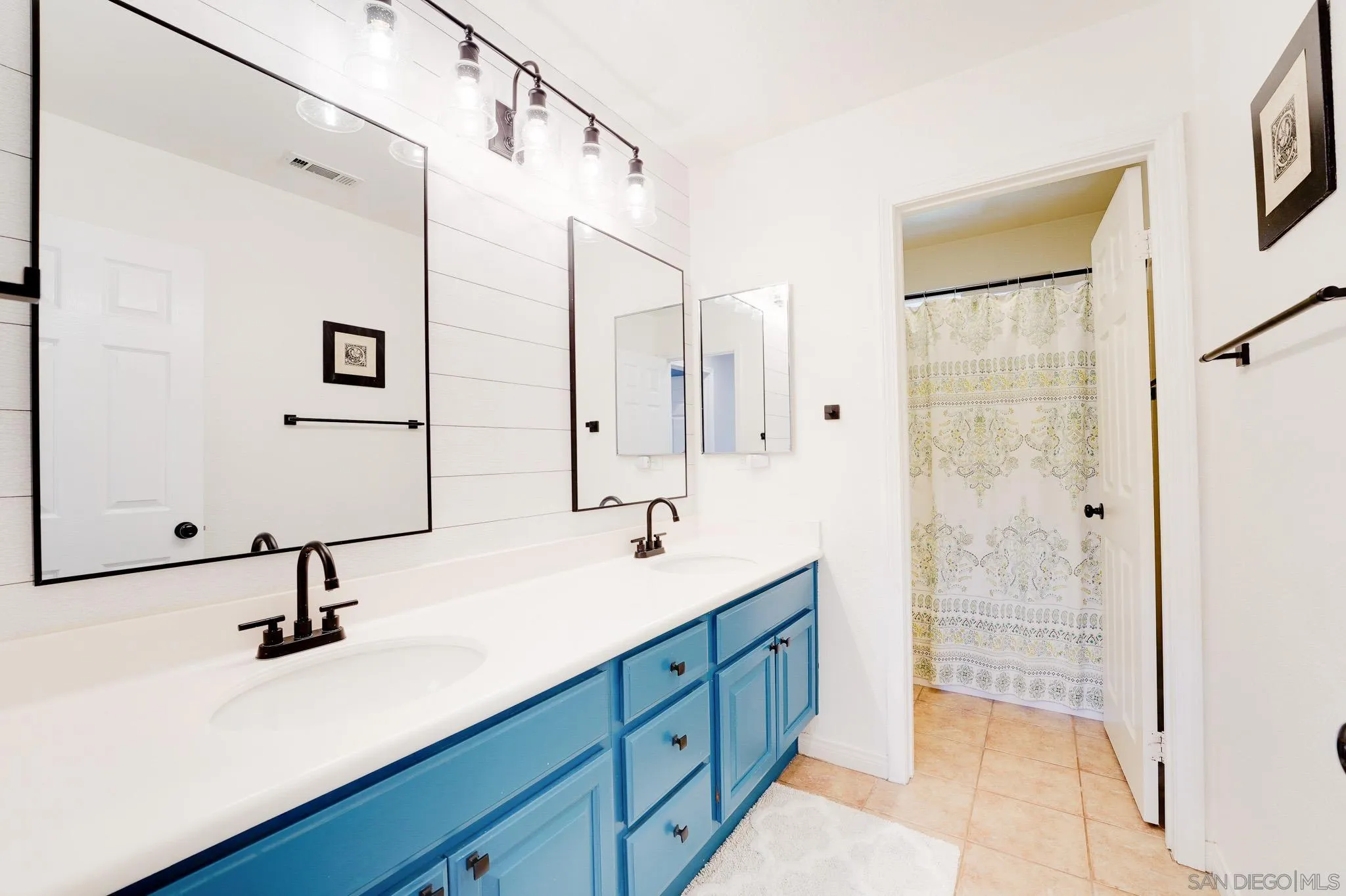 https://cdn.realtyfeed.com/cdn/127/260011592/20801f7cb6d7f4f2795c2ff0f0c637e1.webp