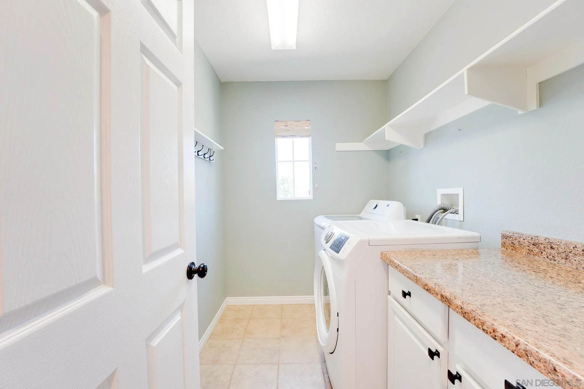 https://cdn.realtyfeed.com/cdn/127/260011592/56cc8b4fdcdbf7f681402d3f3dc0144a.webp
