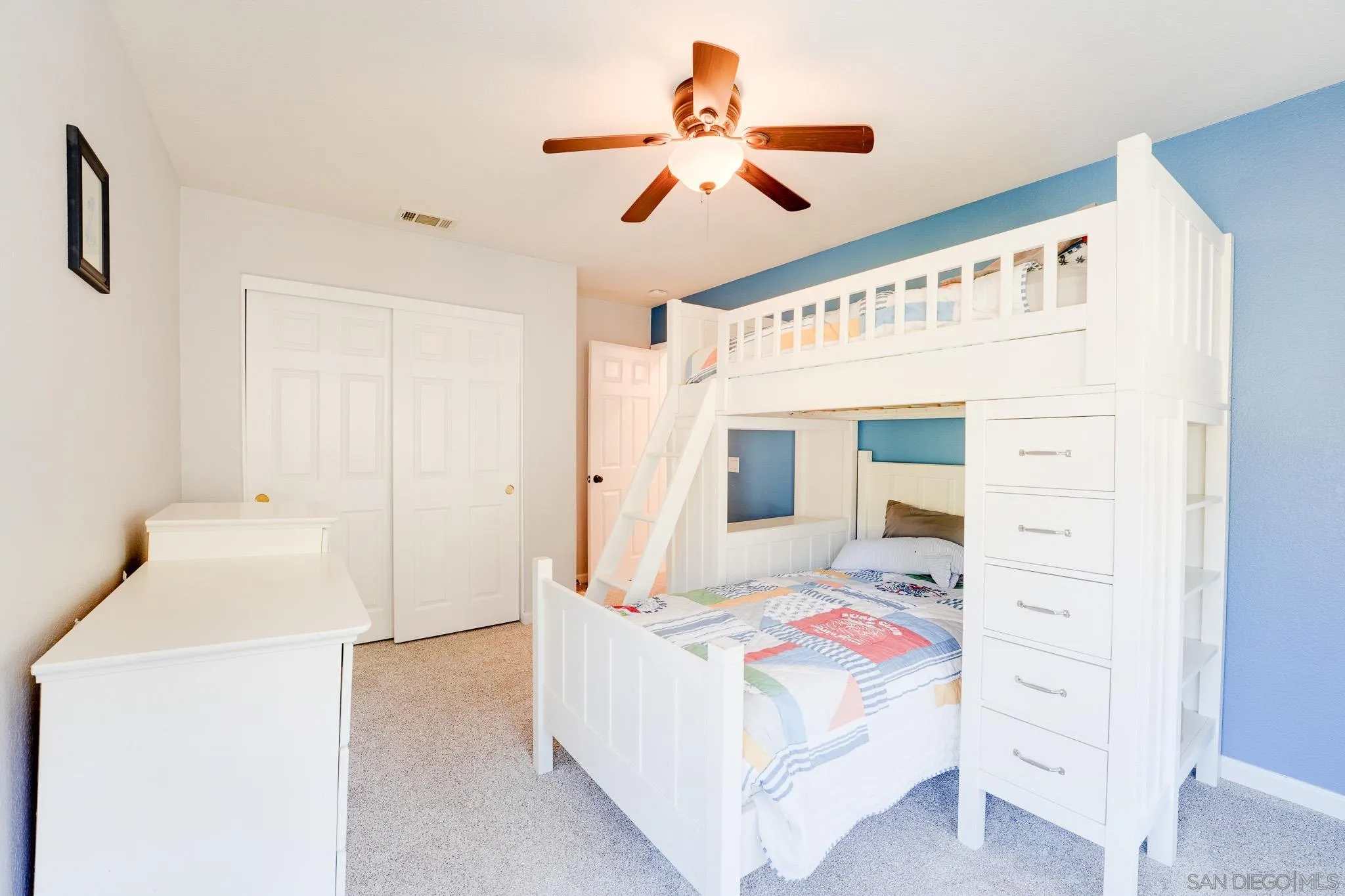 https://cdn.realtyfeed.com/cdn/127/260011592/796486ff8ae1ce151cf388ec43b4dd77.webp