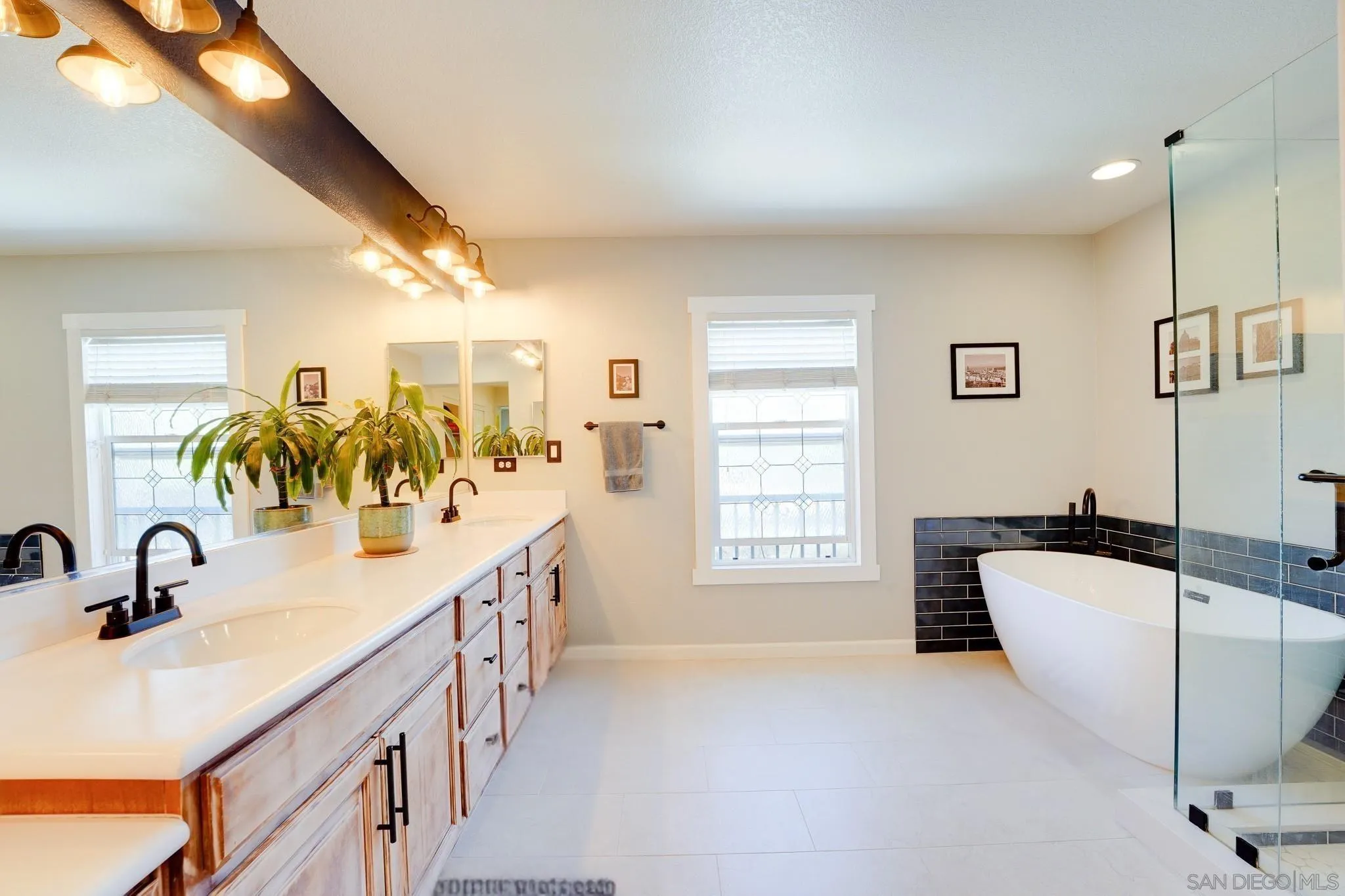 https://cdn.realtyfeed.com/cdn/127/260011592/798cf9cc916ee3ebf937b499426766e5.webp