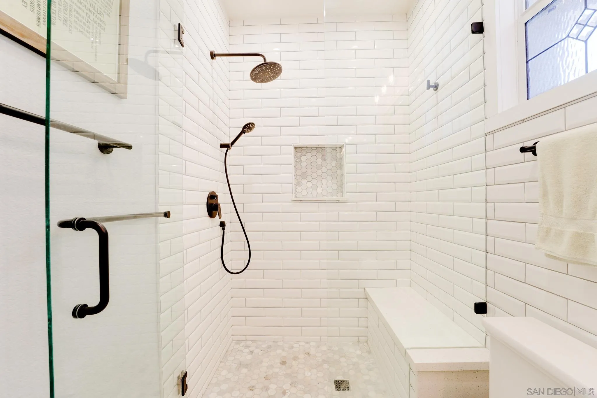 https://cdn.realtyfeed.com/cdn/127/260011592/b68409d1f22570f8879ee63ade9f3ee2.webp