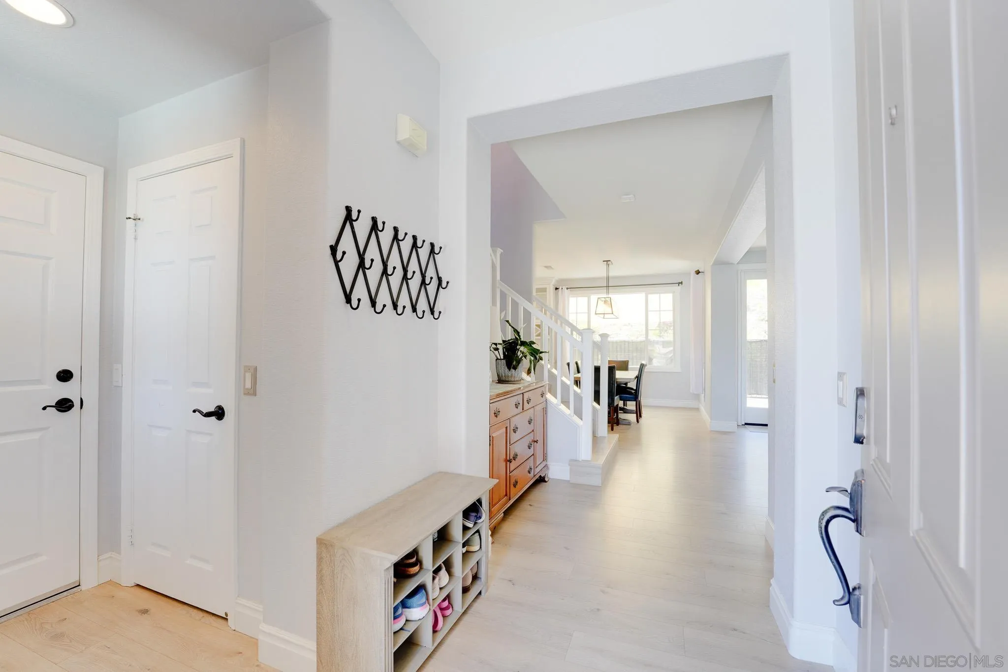 https://cdn.realtyfeed.com/cdn/127/260011592/bf3df3fdffb71f658d0e17585532c238.webp