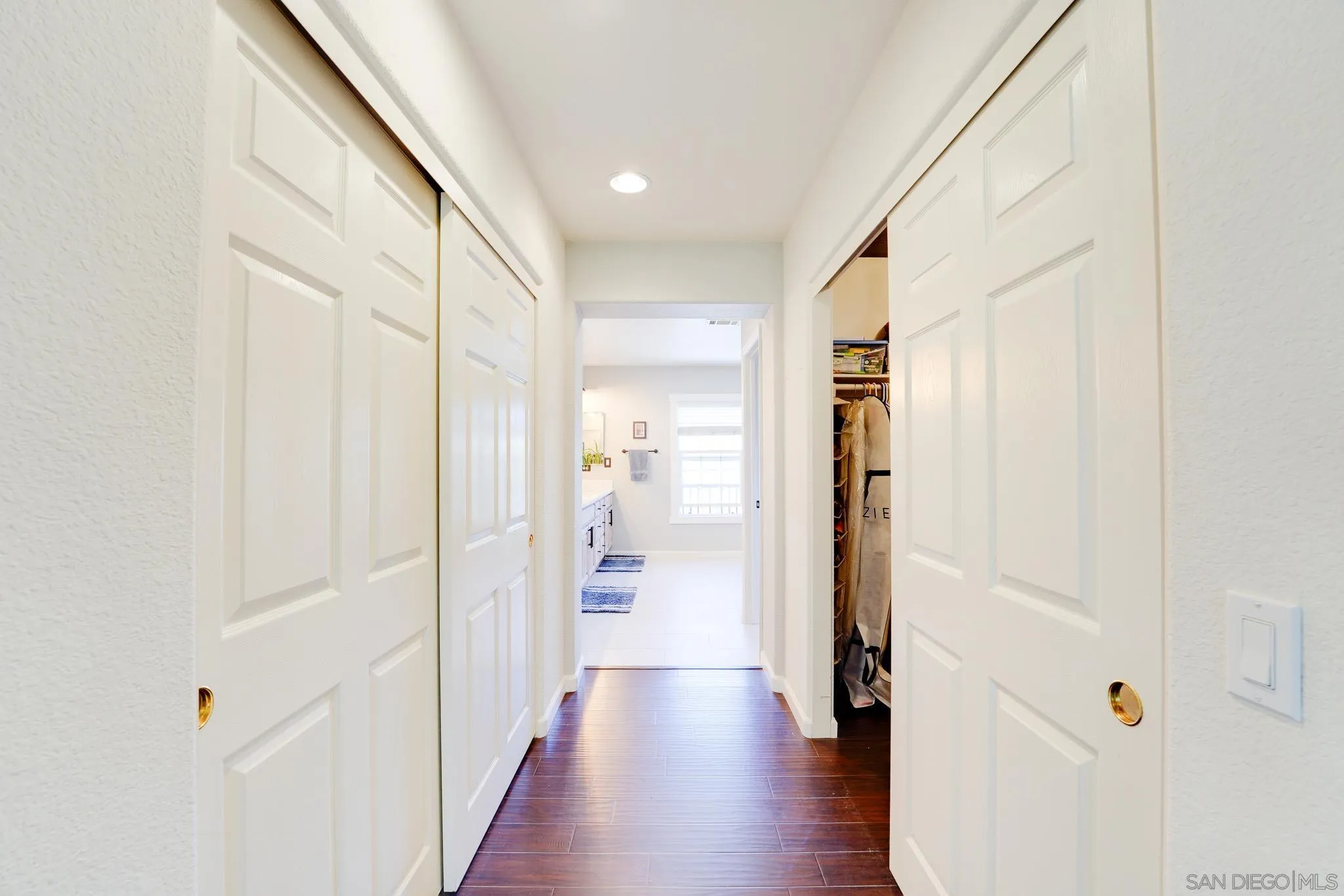 https://cdn.realtyfeed.com/cdn/127/260011592/c283958f828d38e663d478fba5f0c0e0.webp