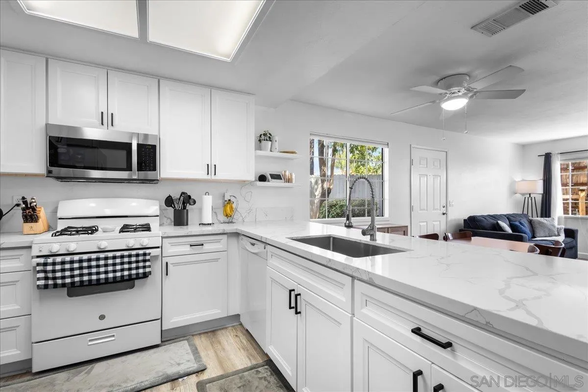 Photo #11: 260011596 Listing: Photo #11