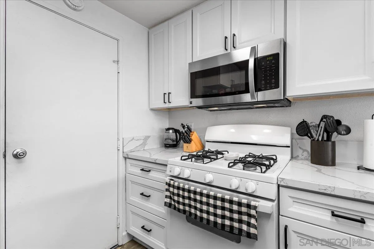 Photo #13: 260011596 Listing: Photo #13