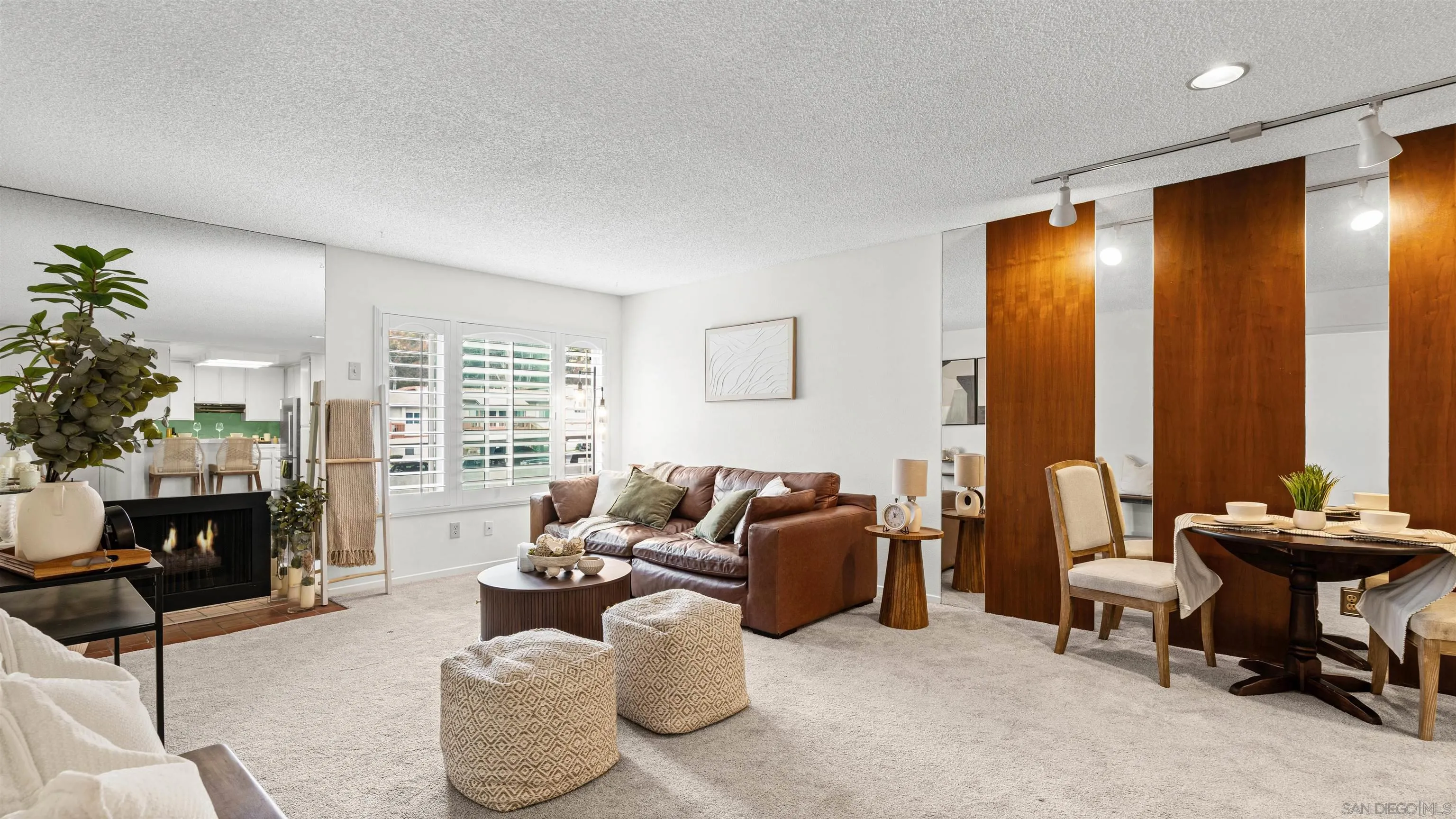 Photo #1: 260011597 Listing: Photo #1