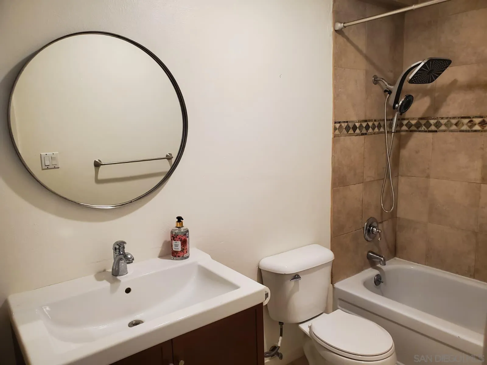 Photo #8: 260011599 Listing: Photo #8