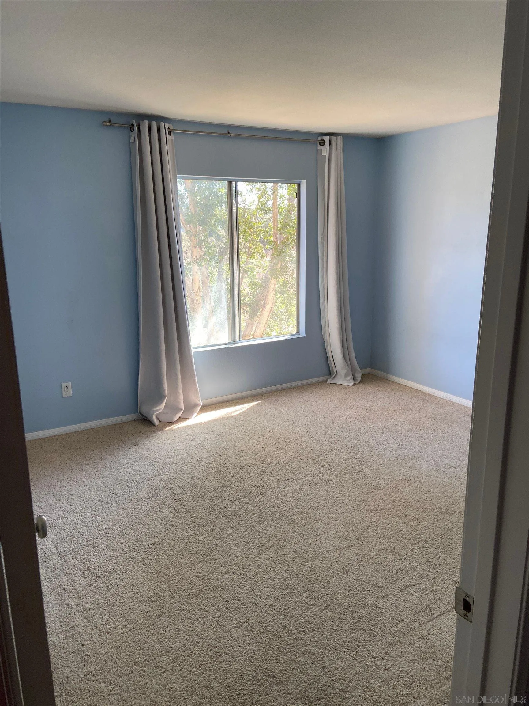 https://cdn.realtyfeed.com/cdn/127/260011602/8799461e1aff7cb63a9b869ca5a1eff1.webp