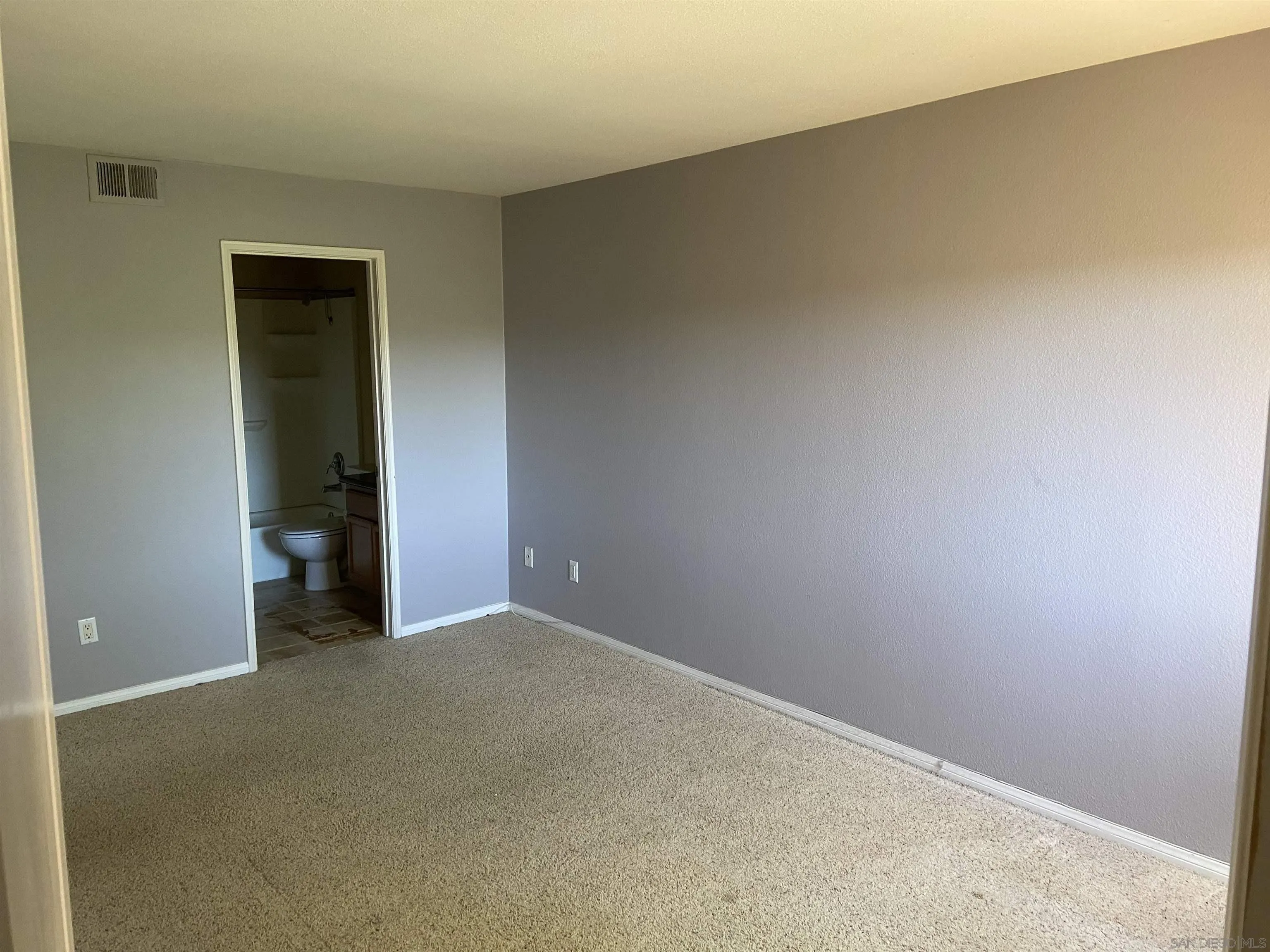 https://cdn.realtyfeed.com/cdn/127/260011602/bc933dae423b2e5aaf0cd0740db88eda.webp