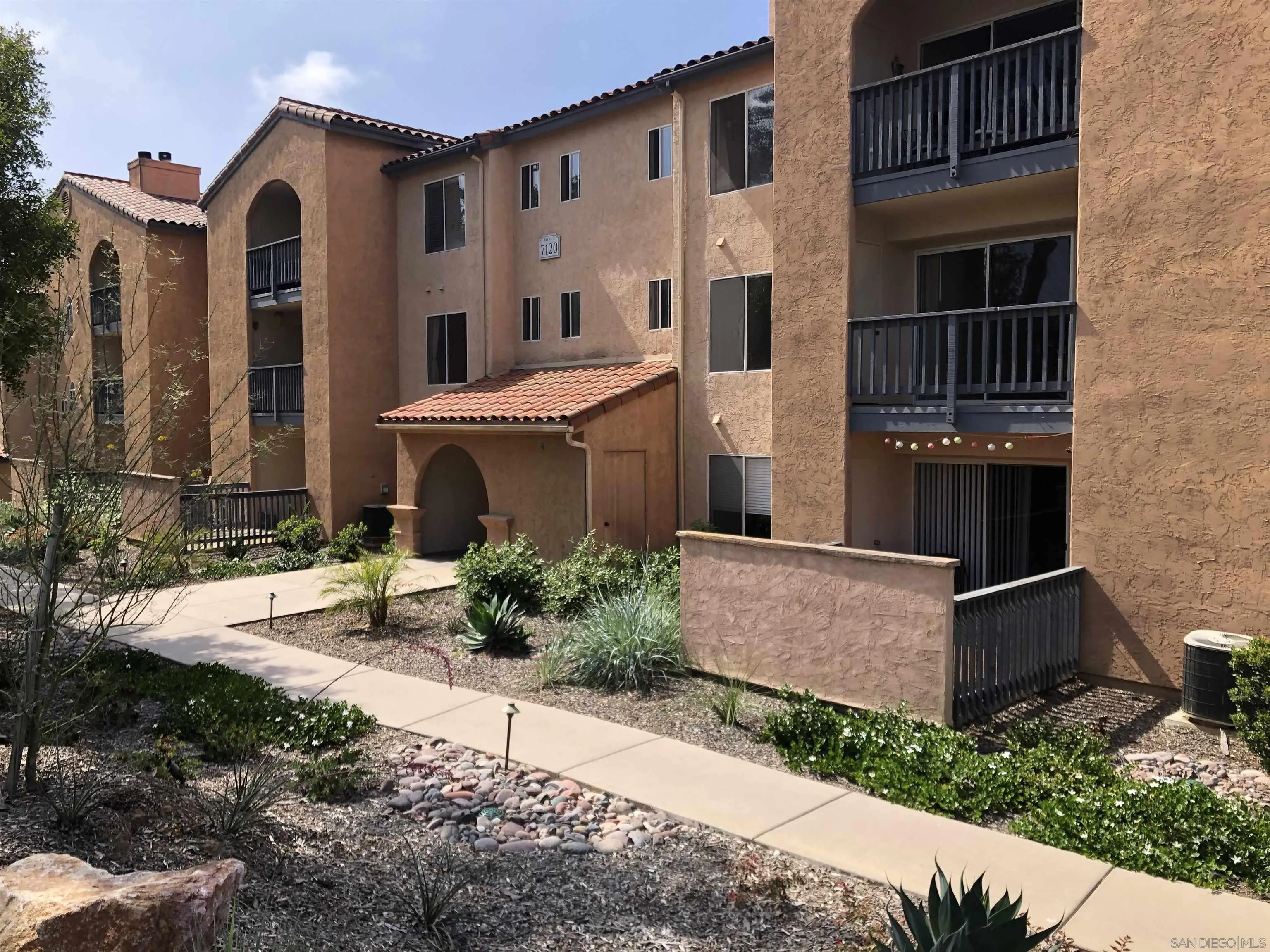 https://cdn.realtyfeed.com/cdn/127/260011602/f2893055b840b237ee66c836bac32a12.webp