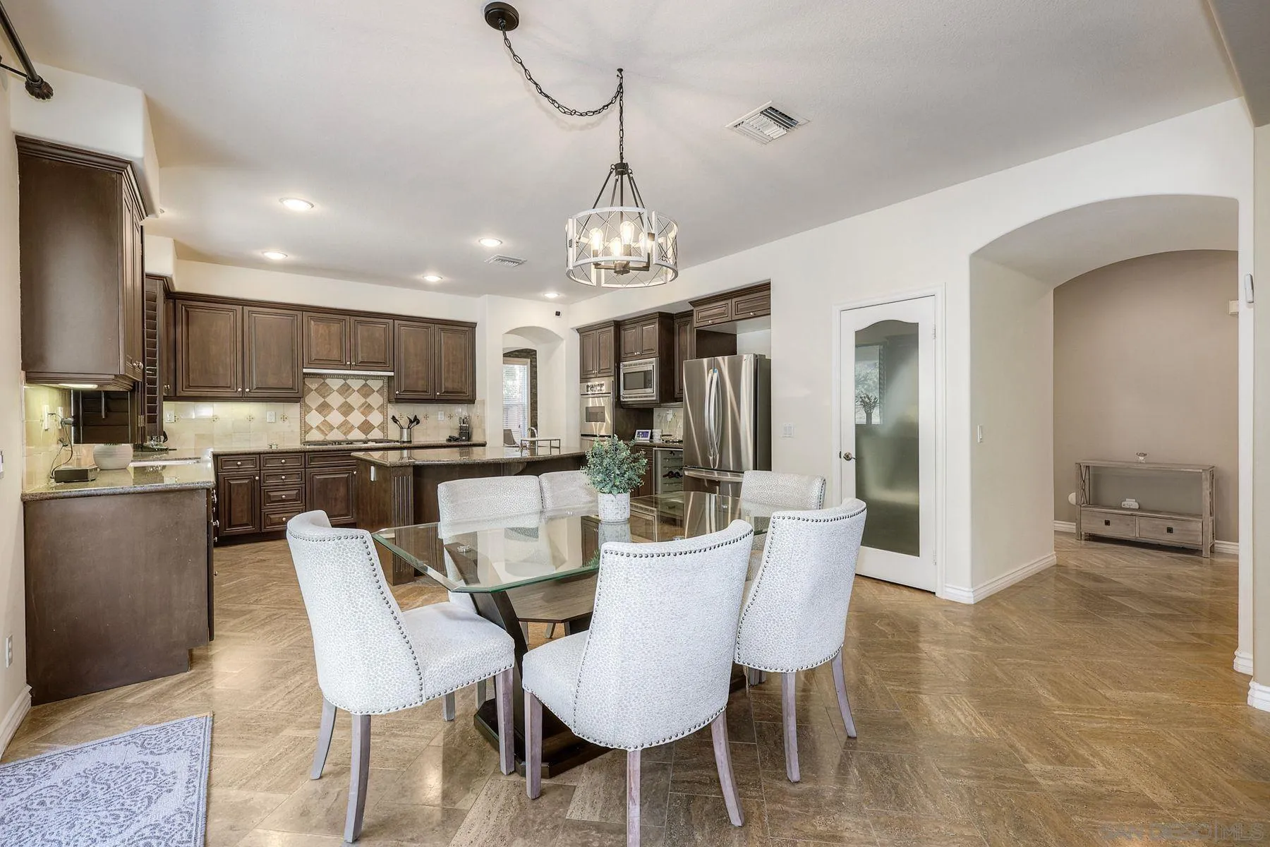 https://cdn.realtyfeed.com/cdn/127/260011605/2000d36569147913eea790d759143c0c.webp