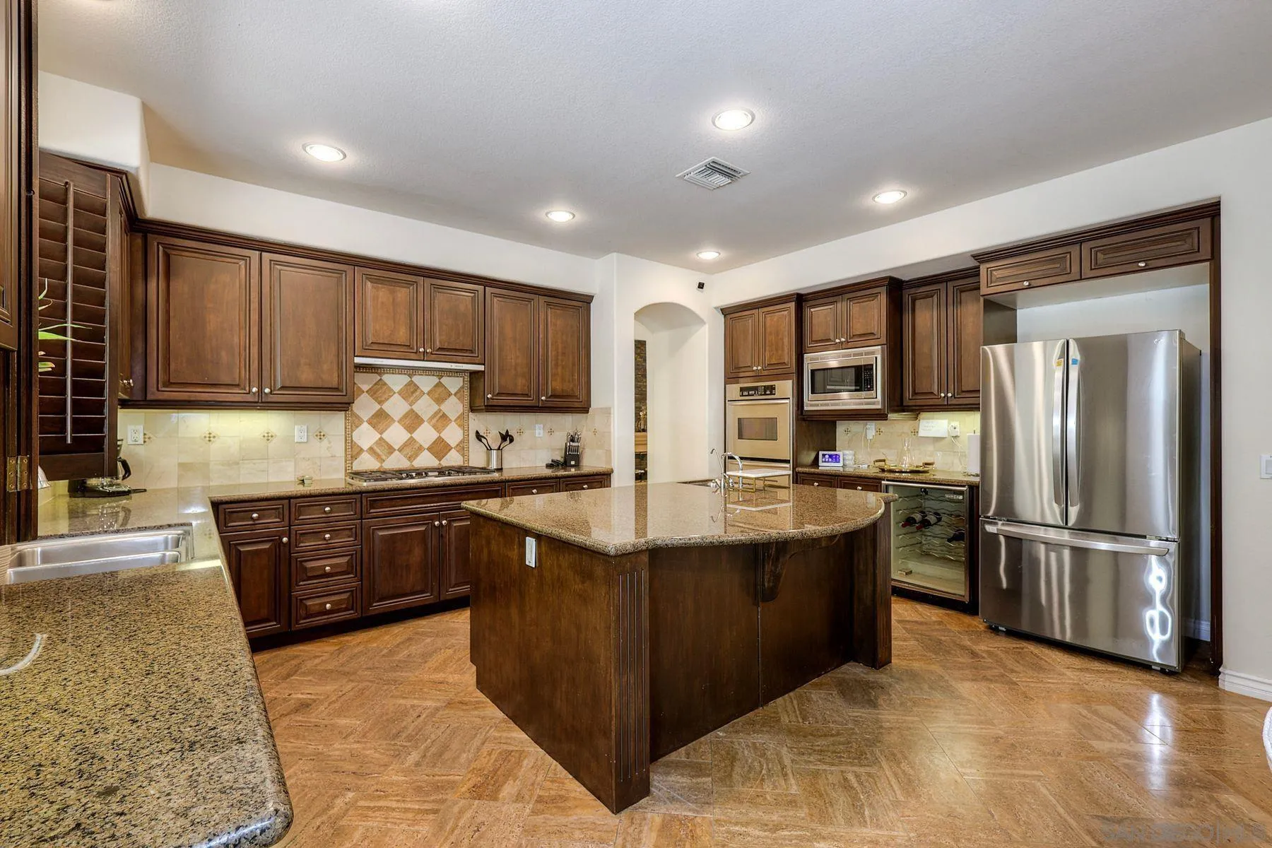 https://cdn.realtyfeed.com/cdn/127/260011605/644a3d26add48e71f4f2c9f17a62541e.webp