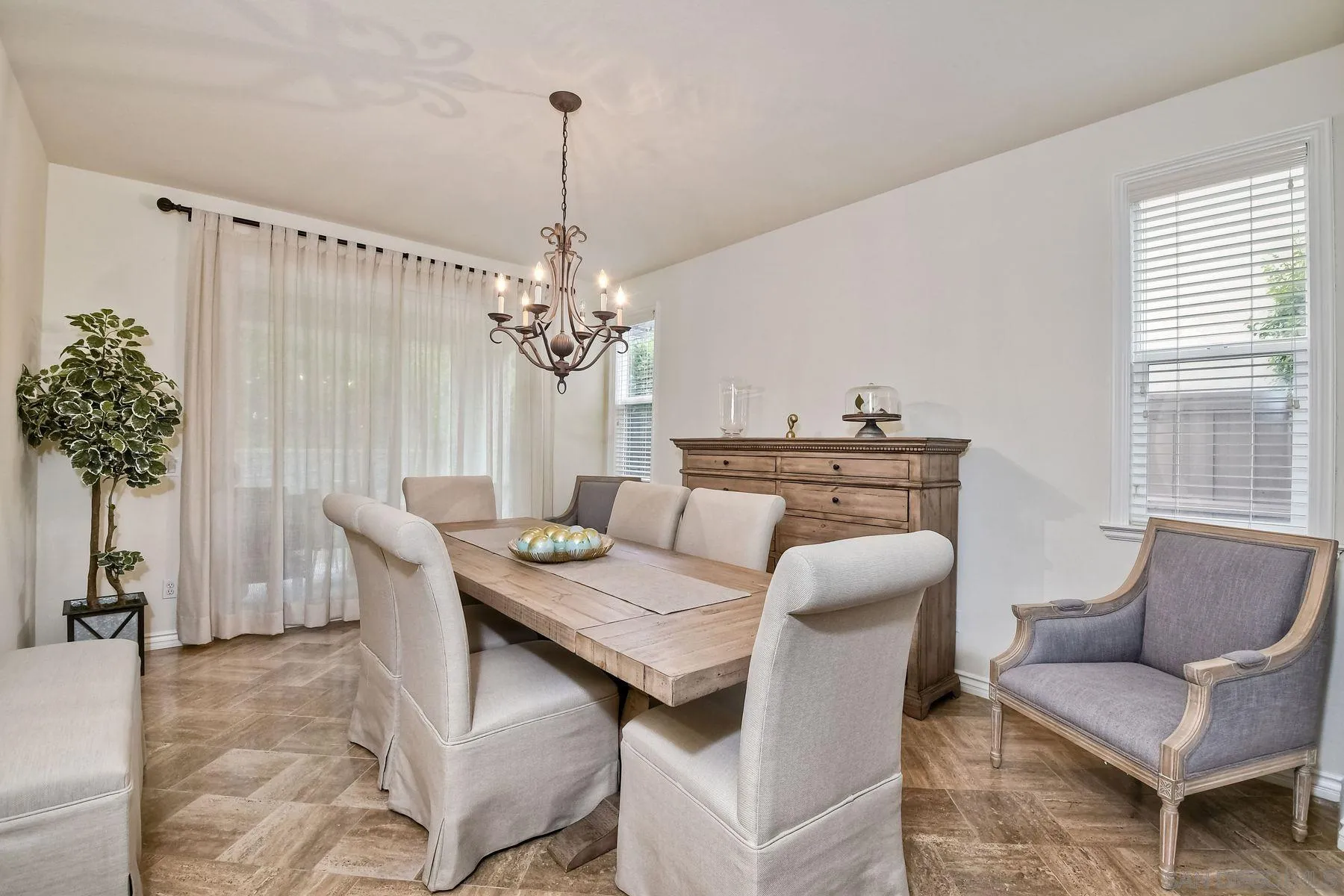 https://cdn.realtyfeed.com/cdn/127/260011605/65fa5a9d8f19cbe398601b02f46c849e.webp