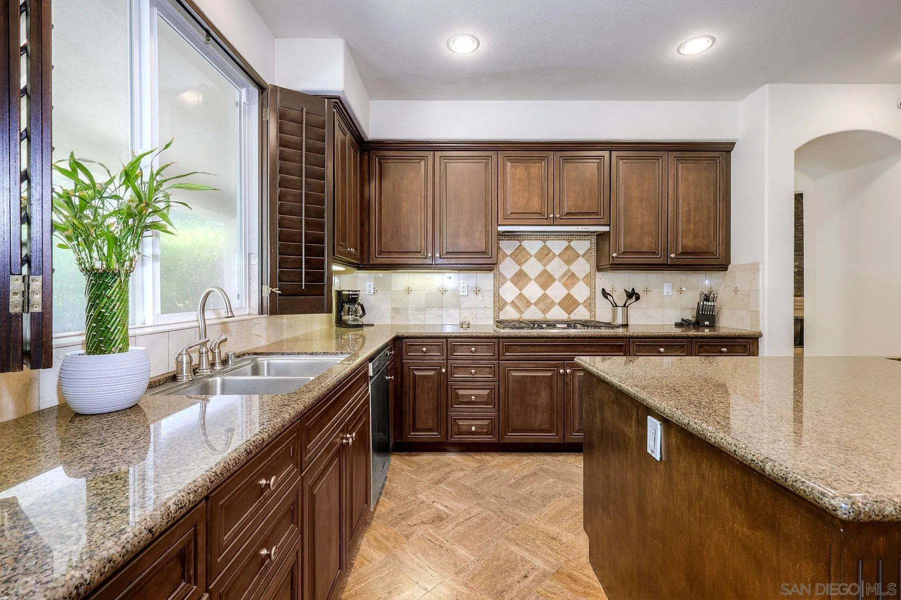https://cdn.realtyfeed.com/cdn/127/260011605/87c815020ef1ece42e188dd4e0e4d992.webp