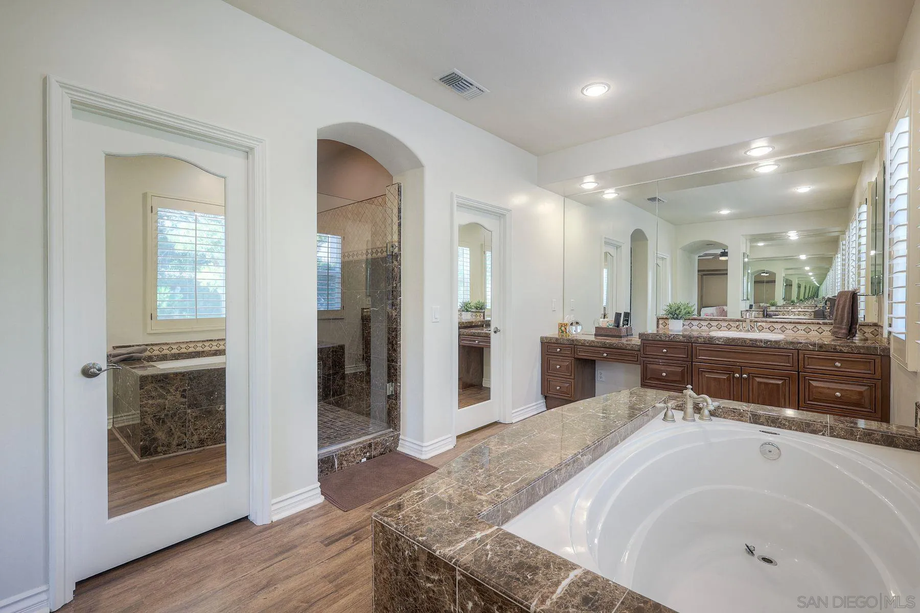 https://cdn.realtyfeed.com/cdn/127/260011605/97ccd5243d8eca45b7f77471f27d7ce1.webp
