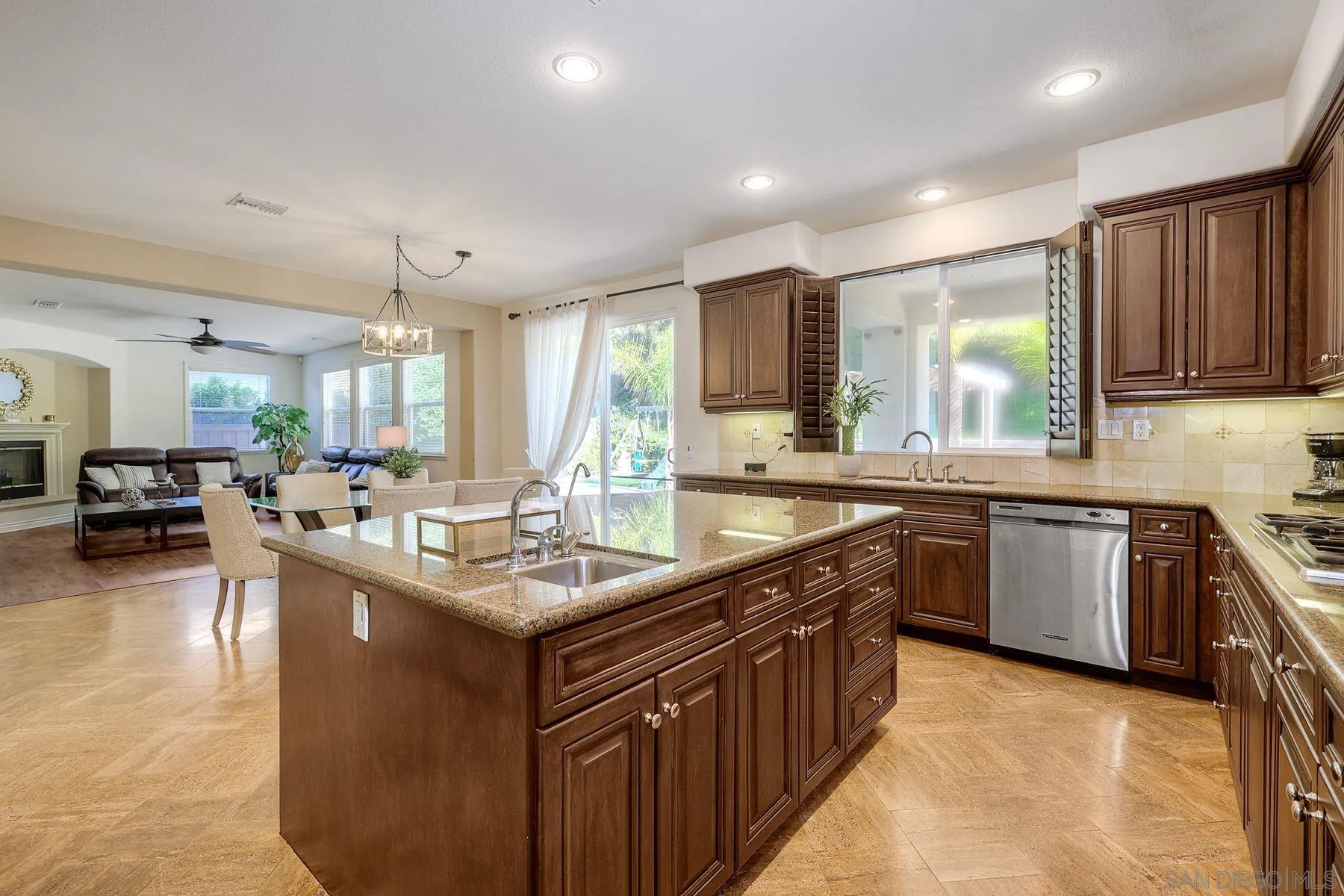 https://cdn.realtyfeed.com/cdn/127/260011605/dd88f4917b29a7ea6caf9dbdb462d272.webp