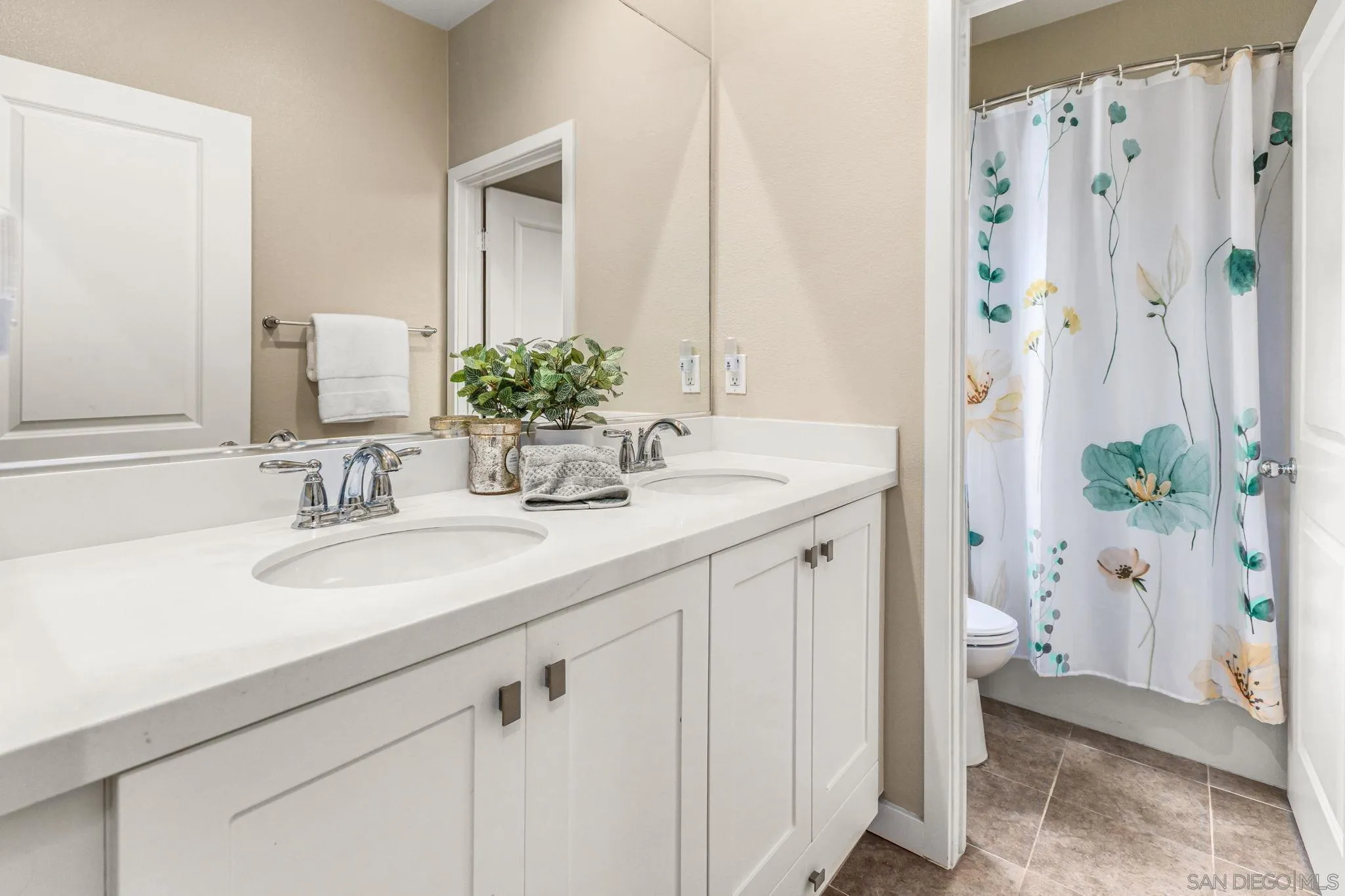 https://cdn.realtyfeed.com/cdn/127/260011607/5fc454e3106cf151aa23a71796a3e464.webp
