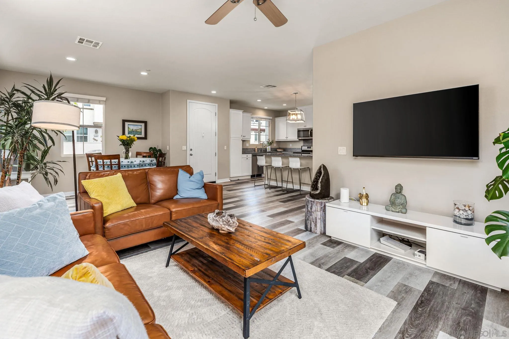 https://cdn.realtyfeed.com/cdn/127/260011607/c7803d8a77219772ec433c77aa98a858.webp