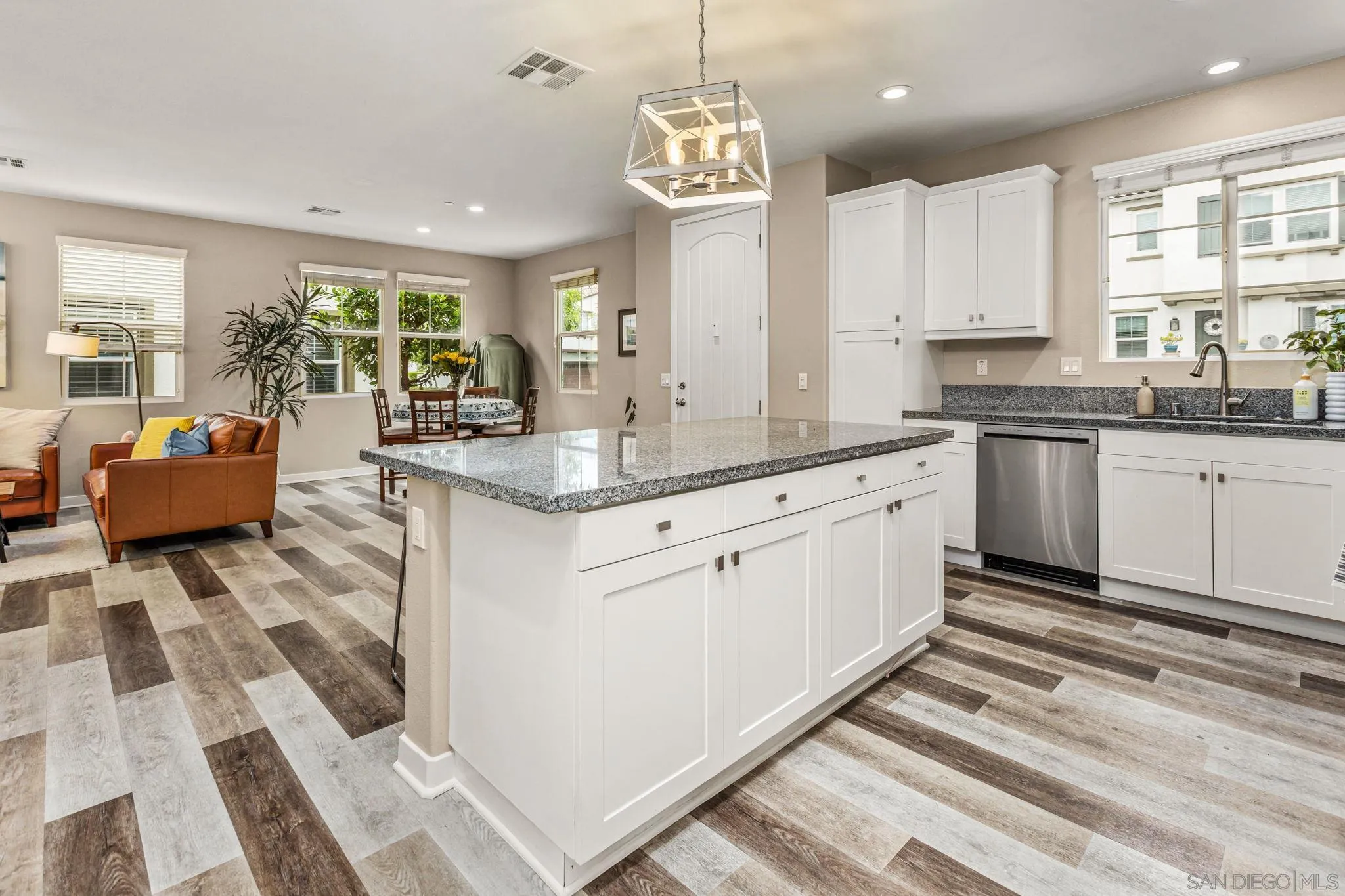 https://cdn.realtyfeed.com/cdn/127/260011607/ef103d3f845c76430870af13a7bb3a1a.webp