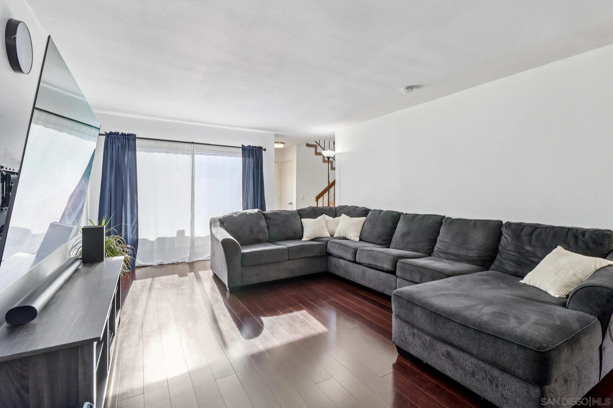 https://cdn.realtyfeed.com/cdn/127/260011613/1f65d2e1f40ceaba14d54e59be231954.webp