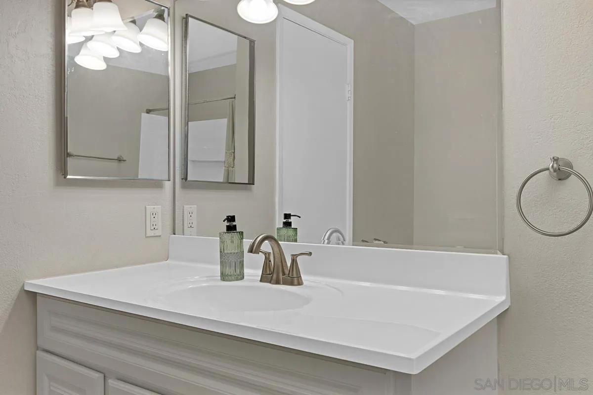 Photo #23: 260011614 Listing: Photo #23